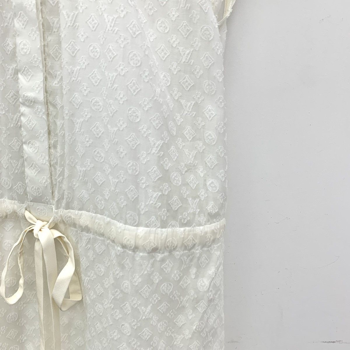 Louis Vuitton Louis Vuitton White Full Print Silk Sleeveless Dress K26WX Size XS / US 0-2 / IT 36-38 - 4 Thumbnail