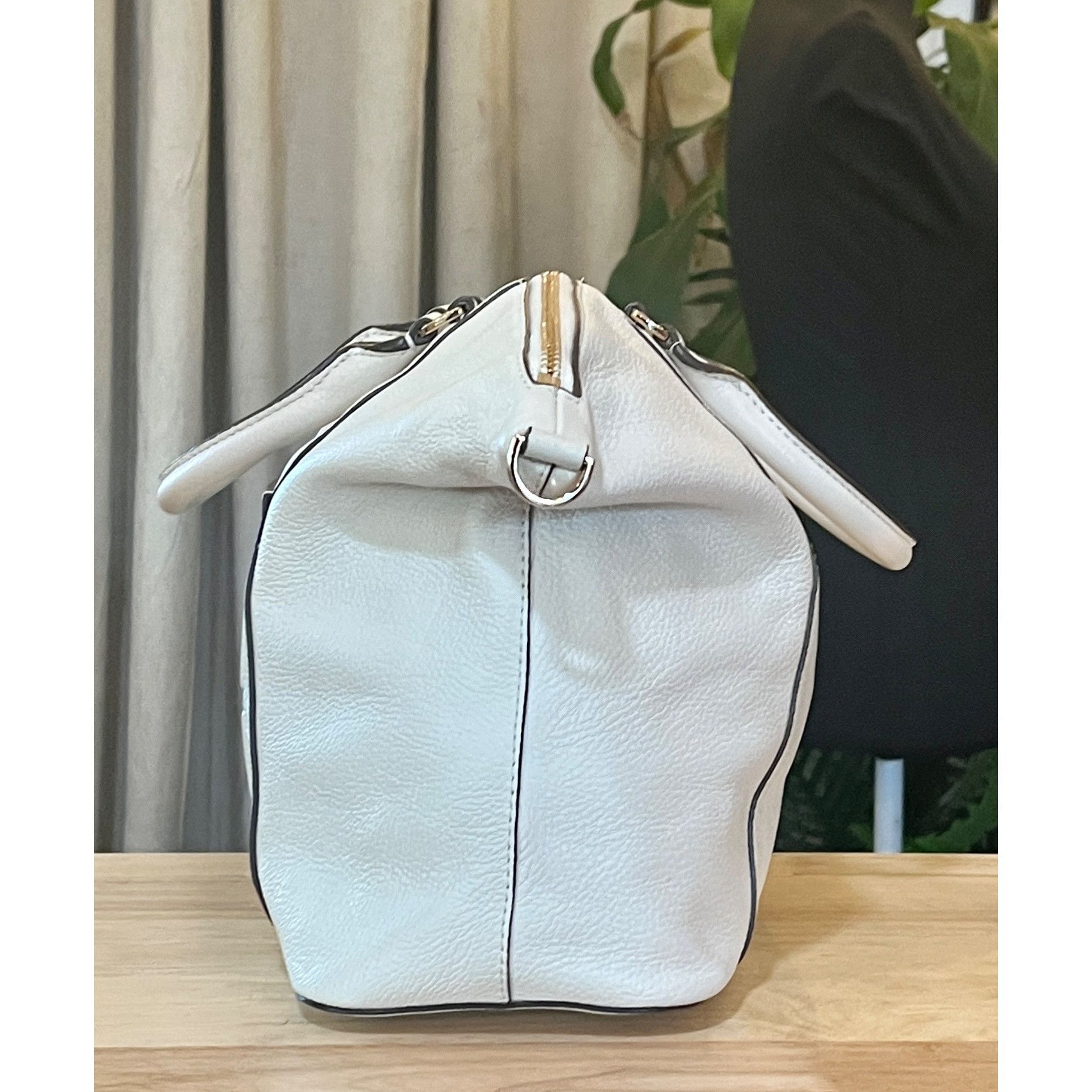 Tory Burch ✺✺ AUTHENTIC TORY BURCH WHITE BOMBE HANDBAG! ✺ Size ONE SIZE - 2 Thumbnail