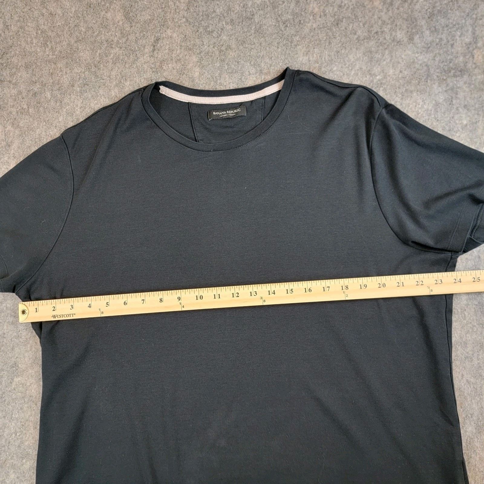 Banana Republic Banana Republic Luxury Touch T-Shirt Navy Blue Short Sleeve Size US L / EU 52-54 / 3 - 3 Thumbnail