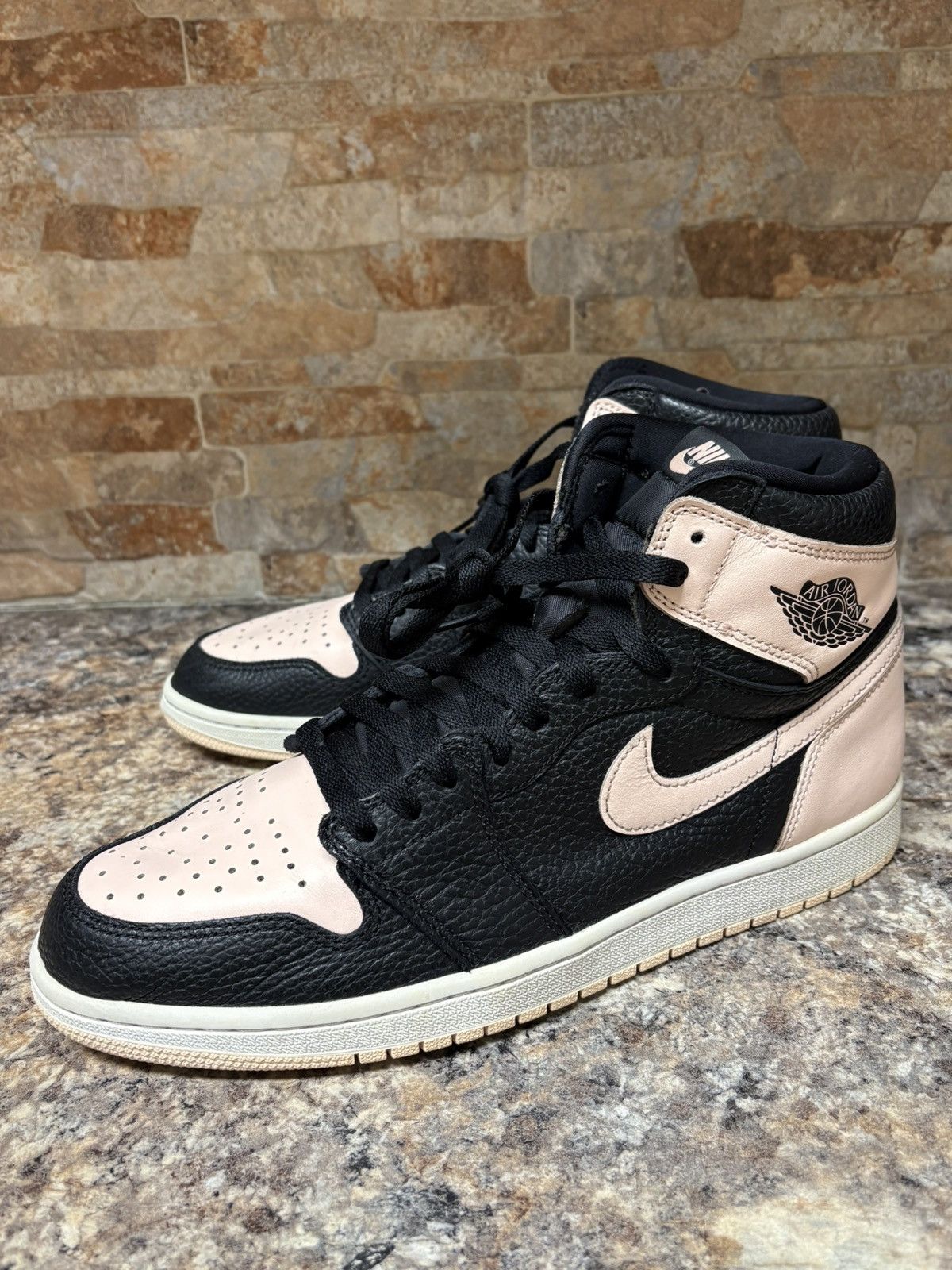 Jordan Brand Nike Air Jordan 1 Retro High Crimson Tint Size 11.5 Size US 11.5 / EU 44-45 - 1 Thumbnail