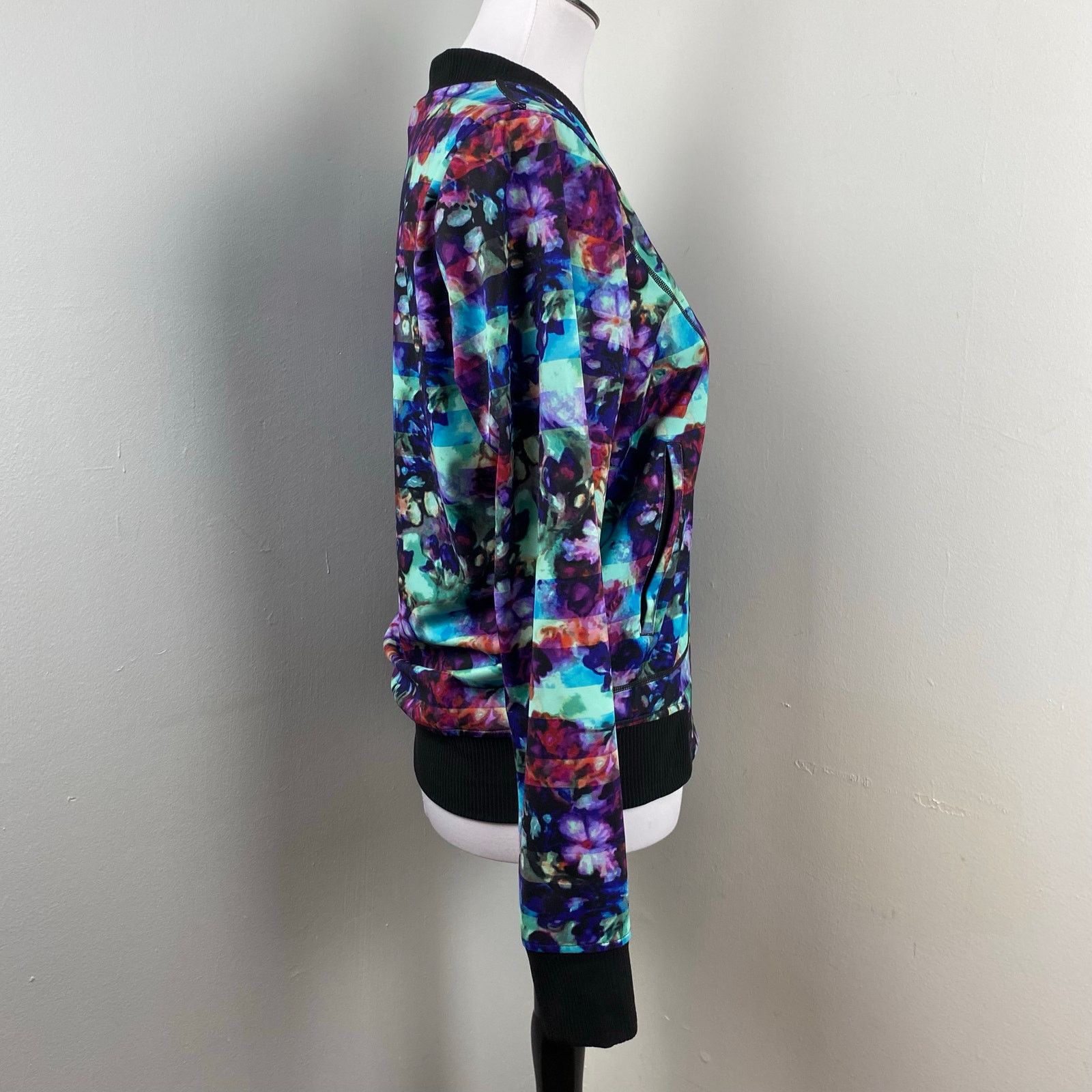 Athleta Athleta Floral Fade Bombtastic Jacket Medium Abstract Size M / US 6-8 / IT 42-44 - 4 Thumbnail