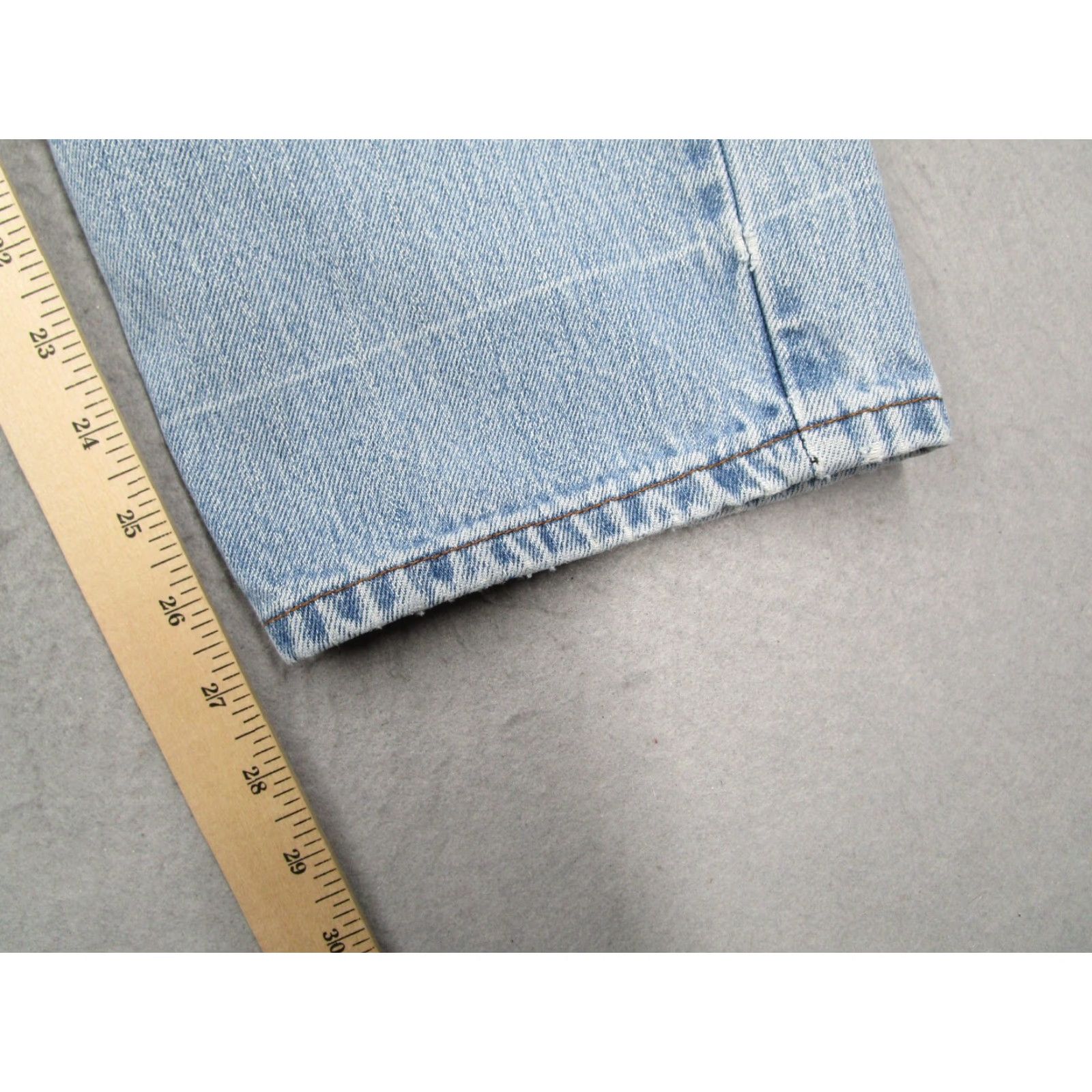 Levi's Levis Jeans Mens 34 Blue 550 Relaxed Medium Wash Denim Made in Mexico 34x29* Size US 34 / EU 50 - 7 Thumbnail