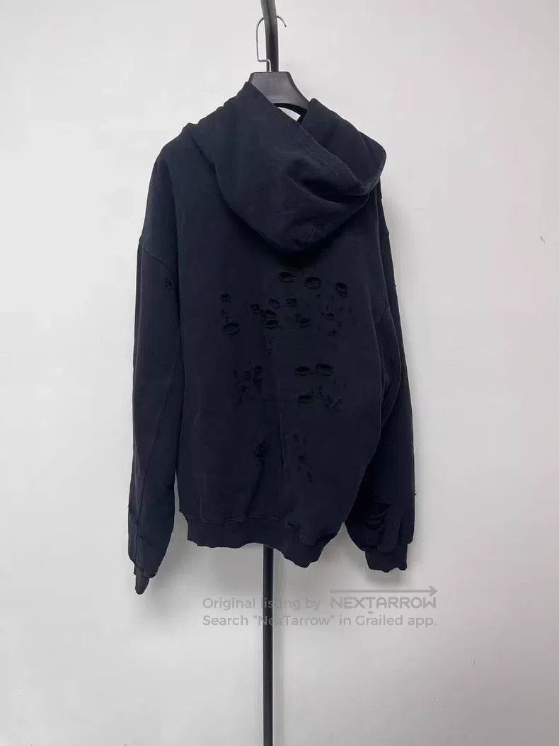 Balenciaga Balenciaga Art Print Cracked Effect Hooded Sweatshirt Size US XXS / EU 40 - 2 Thumbnail