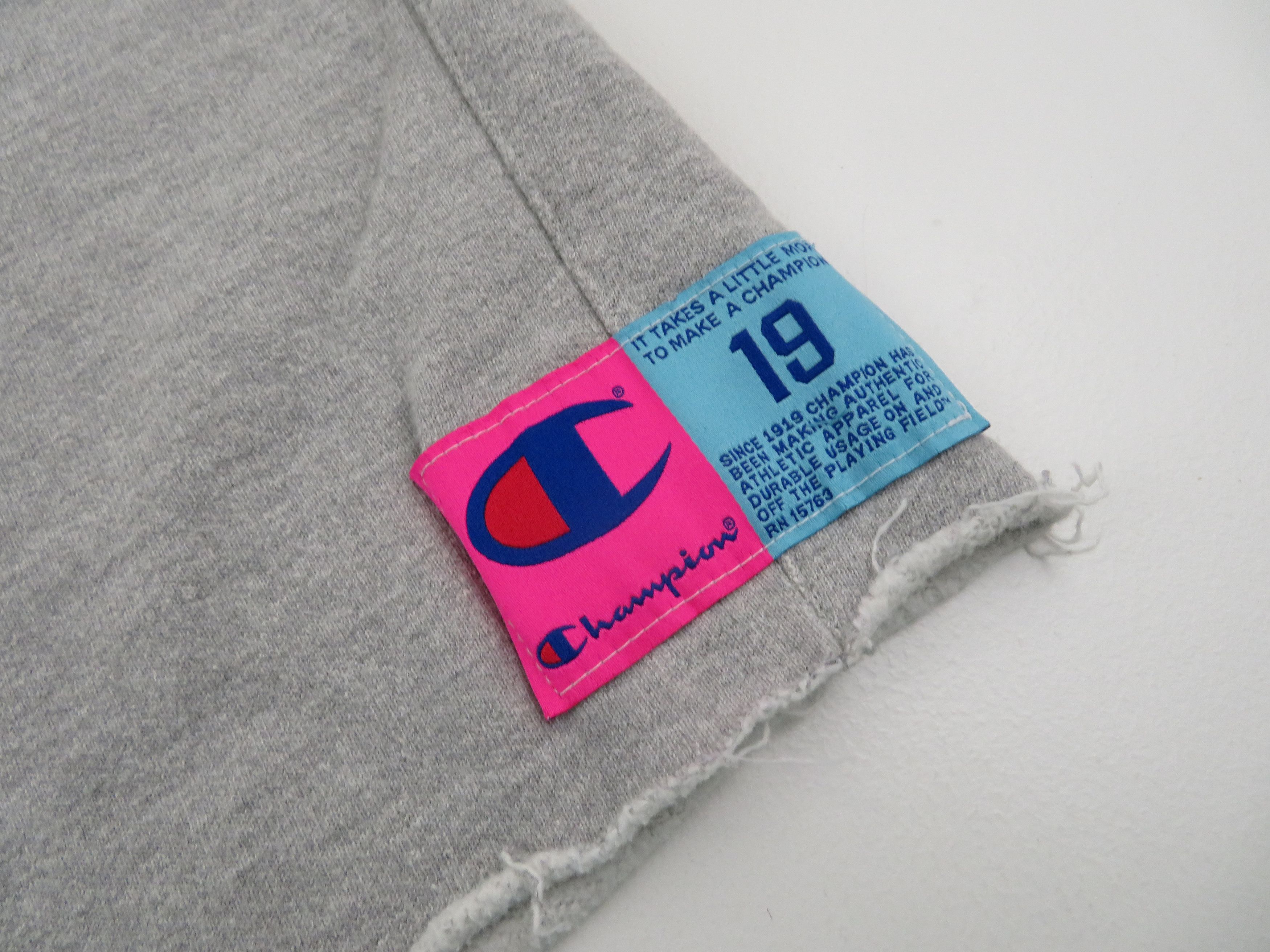 Champion × Vintage Y2K Champion Reverse Weave Cut Off Sweat Shorts Mens Medium Size US 32 / EU 48 - 2 Thumbnail