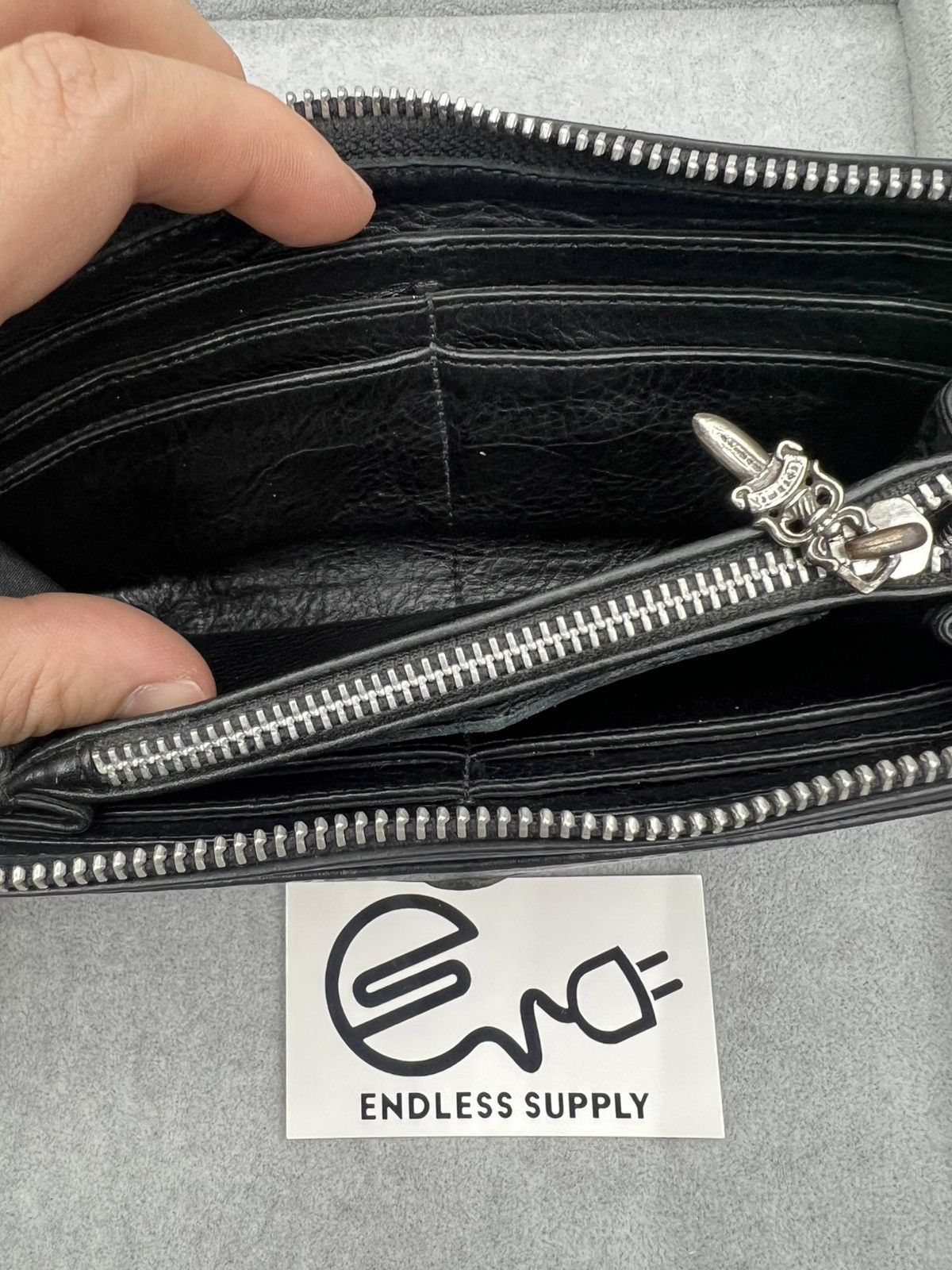 Chrome Hearts CHROME HEARTS LEATHER TRIPLE CEMETERY CROSS PATCH ZIP CLUTCH Size ONE SIZE - 5 Thumbnail