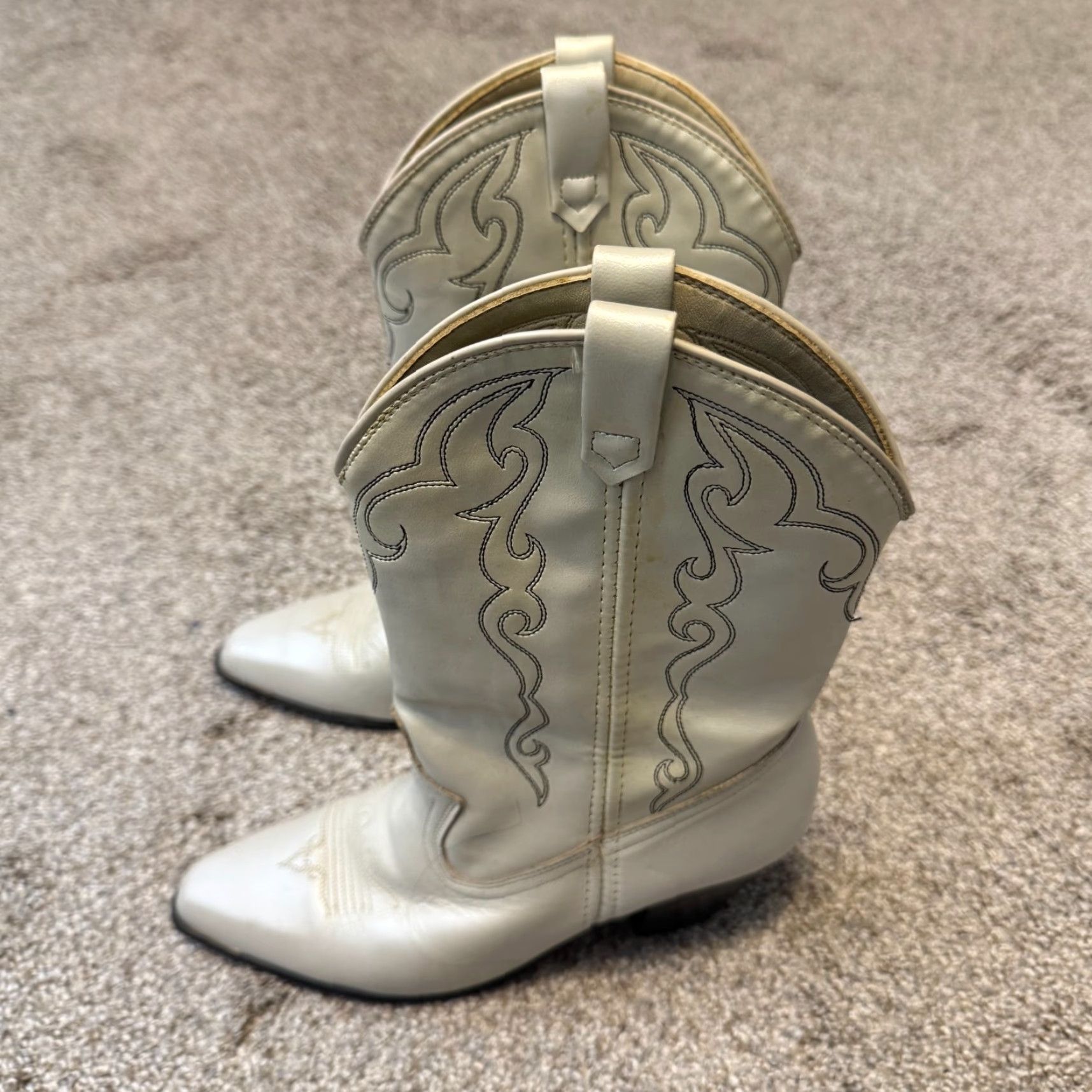 Vintage VINTAGE Acme White Cowboy Boots Western Cowgirl Ankle 7 Cream Pearlescent 6.5 7 Boots Womens Cowgirl Boots White Western Cowboy Boots Acme Size US 7 / IT 37 - 4 Thumbnail