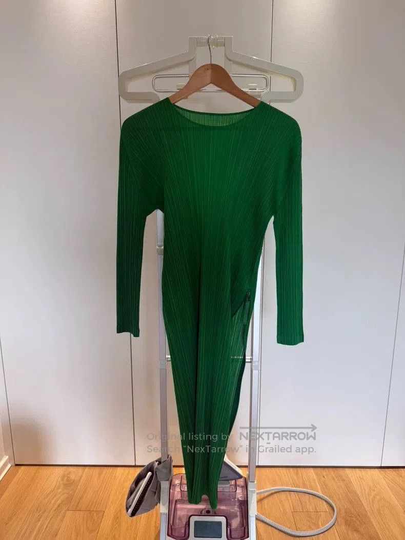 Issey Miyake Issey Miyake Pleated Green Long Sleeve Dress . Size M / US 6-8 / IT 42-44 - 1 Thumbnail