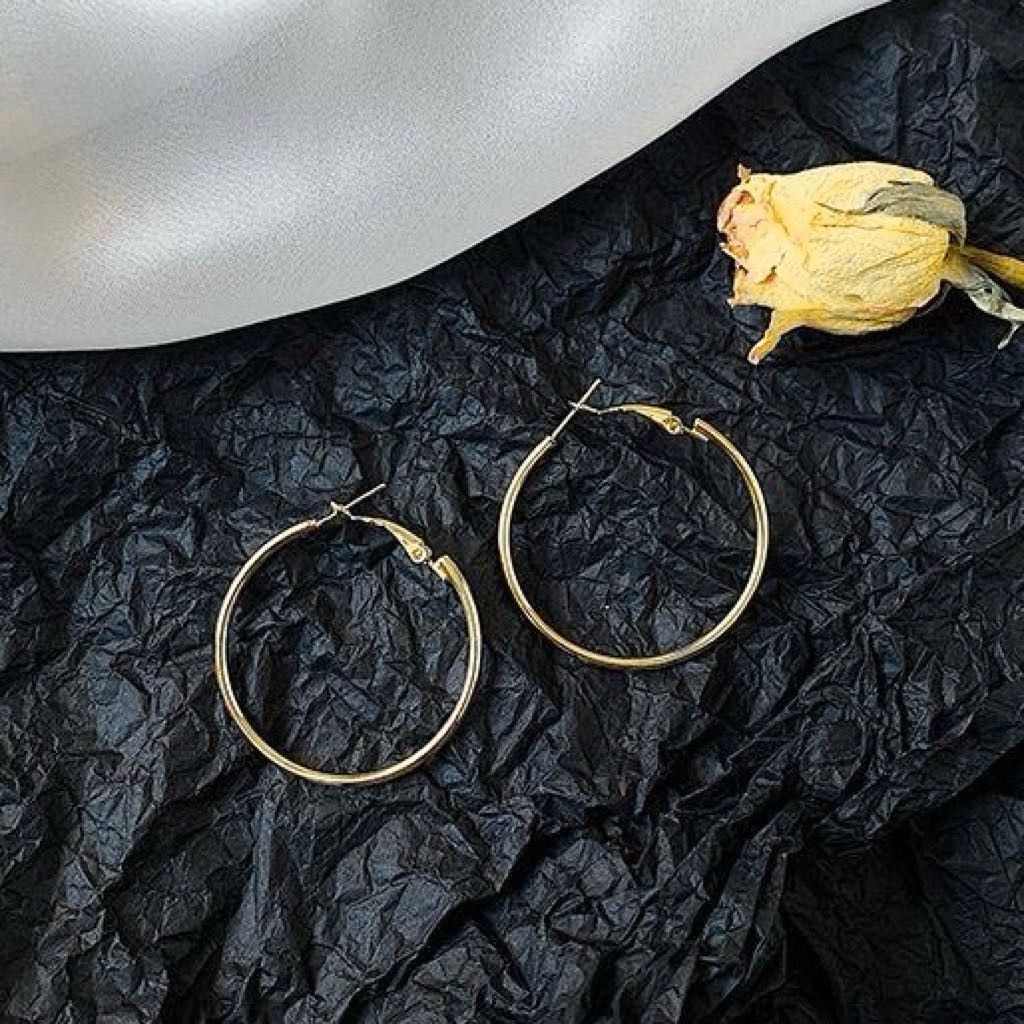 Other Lightweight Gold Hoop Earrings for Women Simple Style Size ONE SIZE - 2 Thumbnail