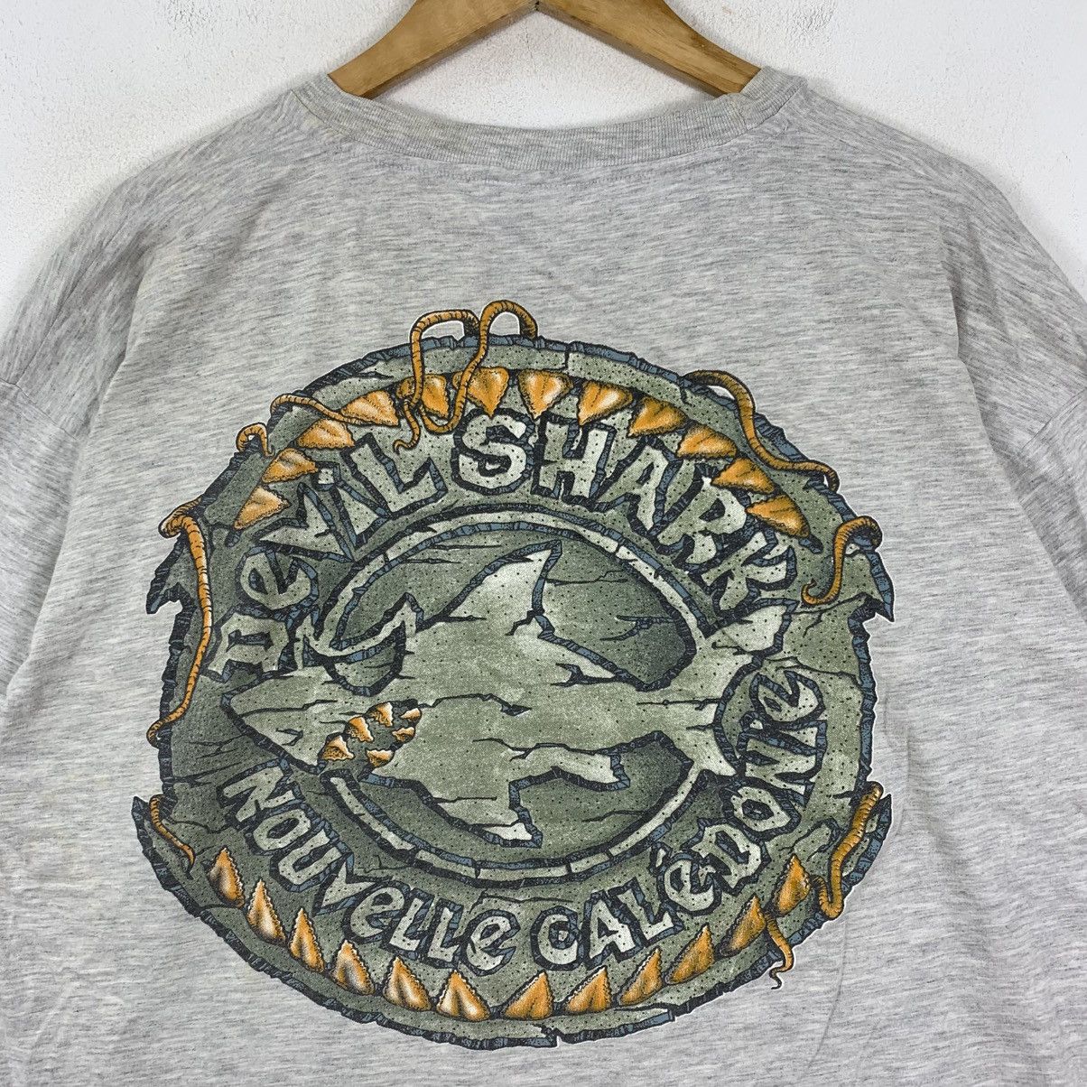 Vintage Vintage DEVIL SHARK SURF Nouvelle Caledonie Tshirt Size US XL / EU 56 / 4 - 3 Thumbnail