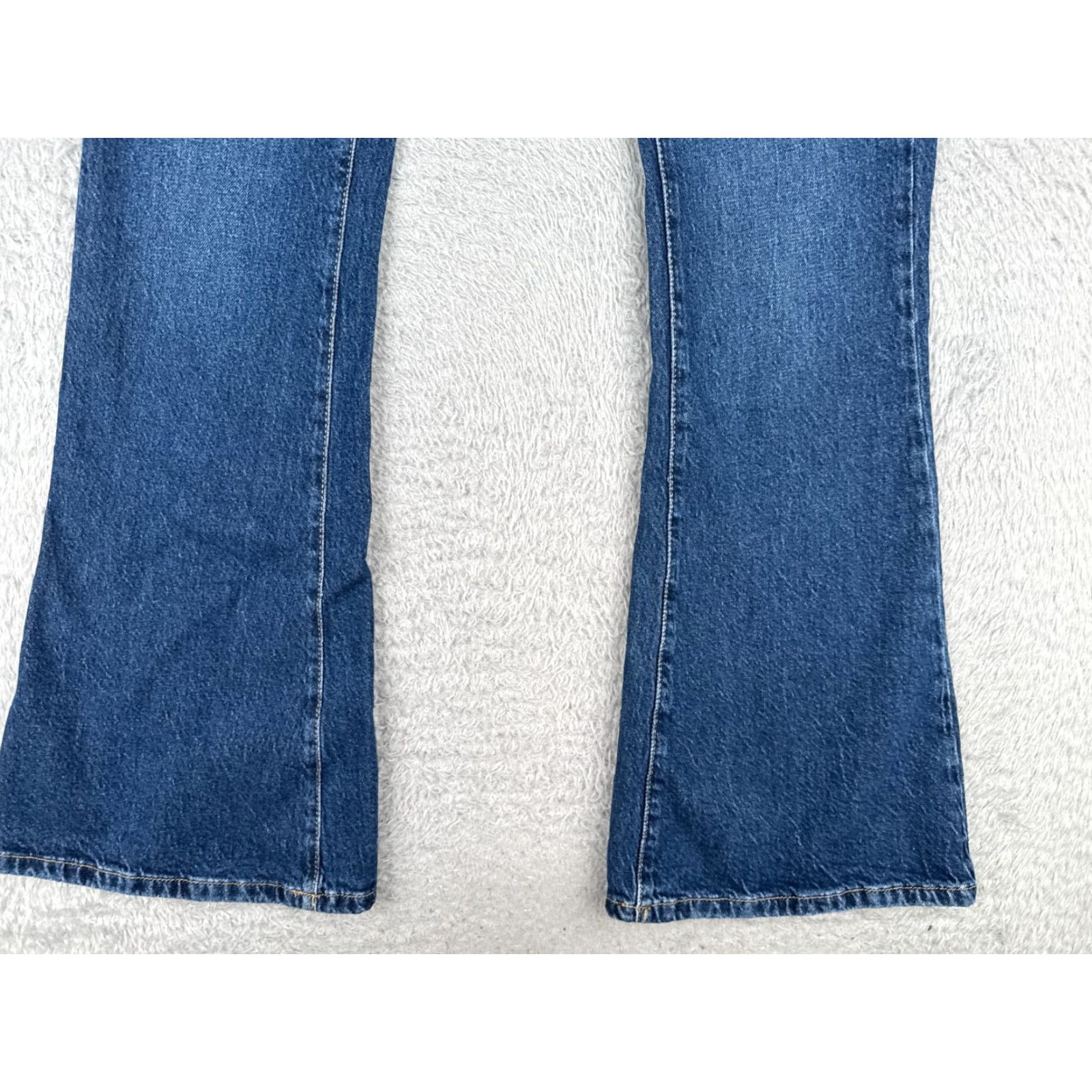 Forever 21 FOREVER 21 Jeans Womens 28 Blue Denim Curved Flare High Rise Cotton Blend 28x32 Jeans Size 28" / US 6 / IT 42 - 2 Thumbnail