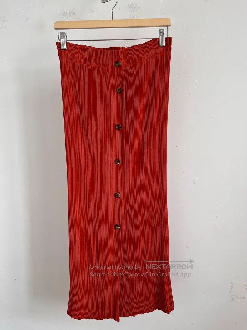 Issey Miyake Issey Miyake size:M Red Midi Skirt Size 22" - 1 Thumbnail