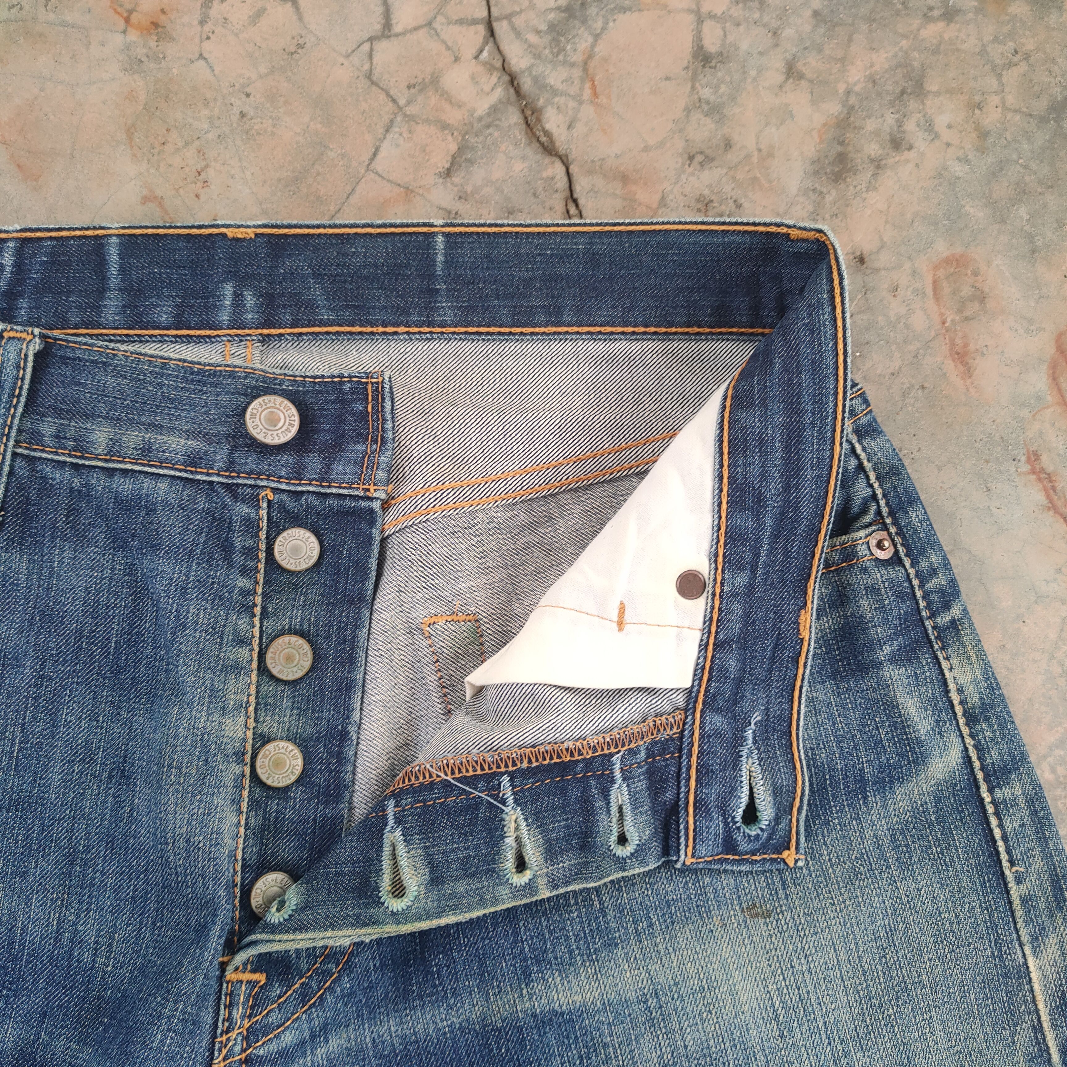 Levi's Vintage Clothing VINTAGE LEVI'S 501 FADED RIPPED DISTRESSED JEAN DENIM PANTS Size US 30 / EU 46 - 7 Thumbnail