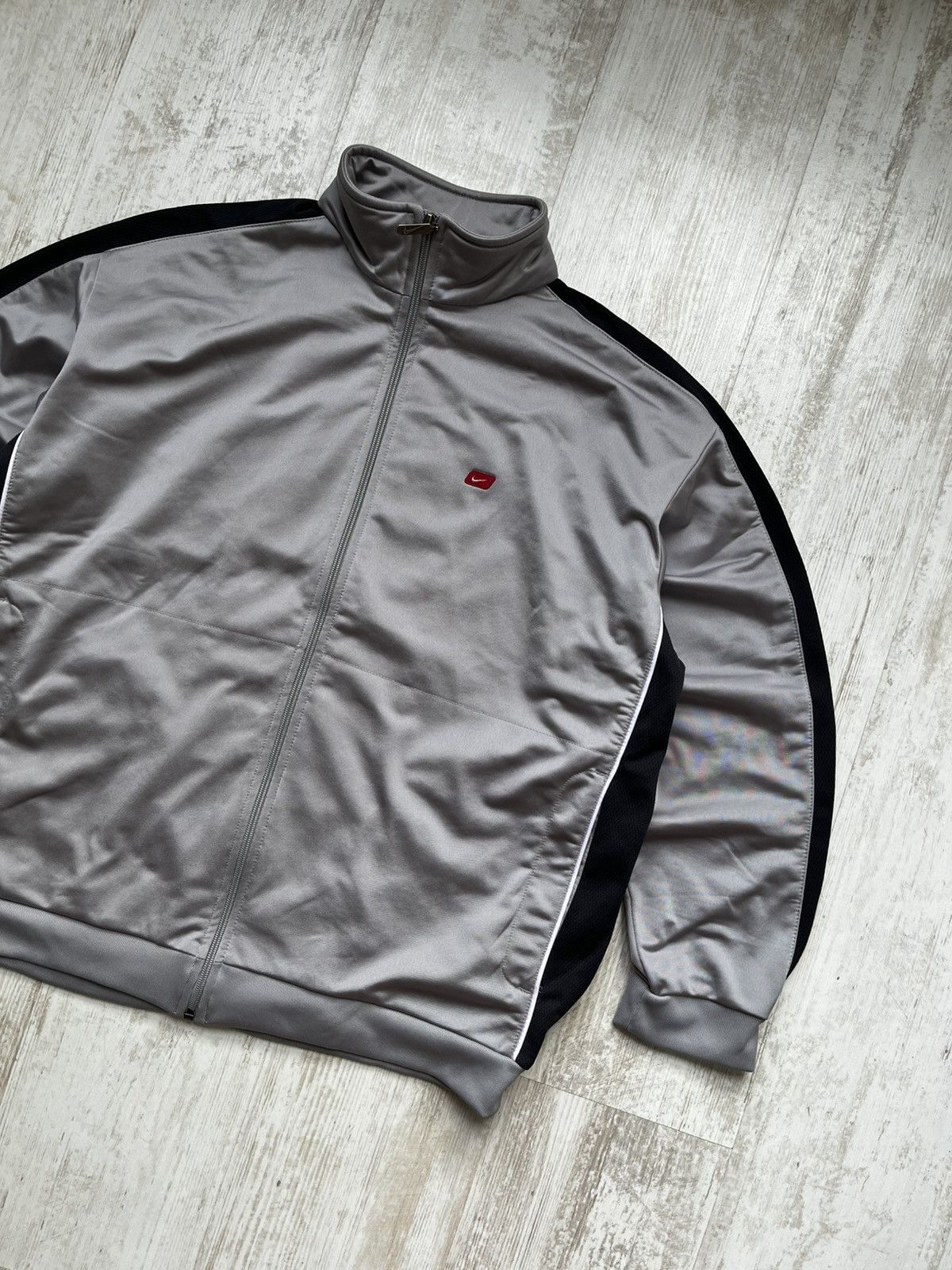 Nike Vintage 00s Nike Grey Zip Up Track Jacket Swoosh Logo L size Size US L / EU 52-54 / 3 - 2 Thumbnail