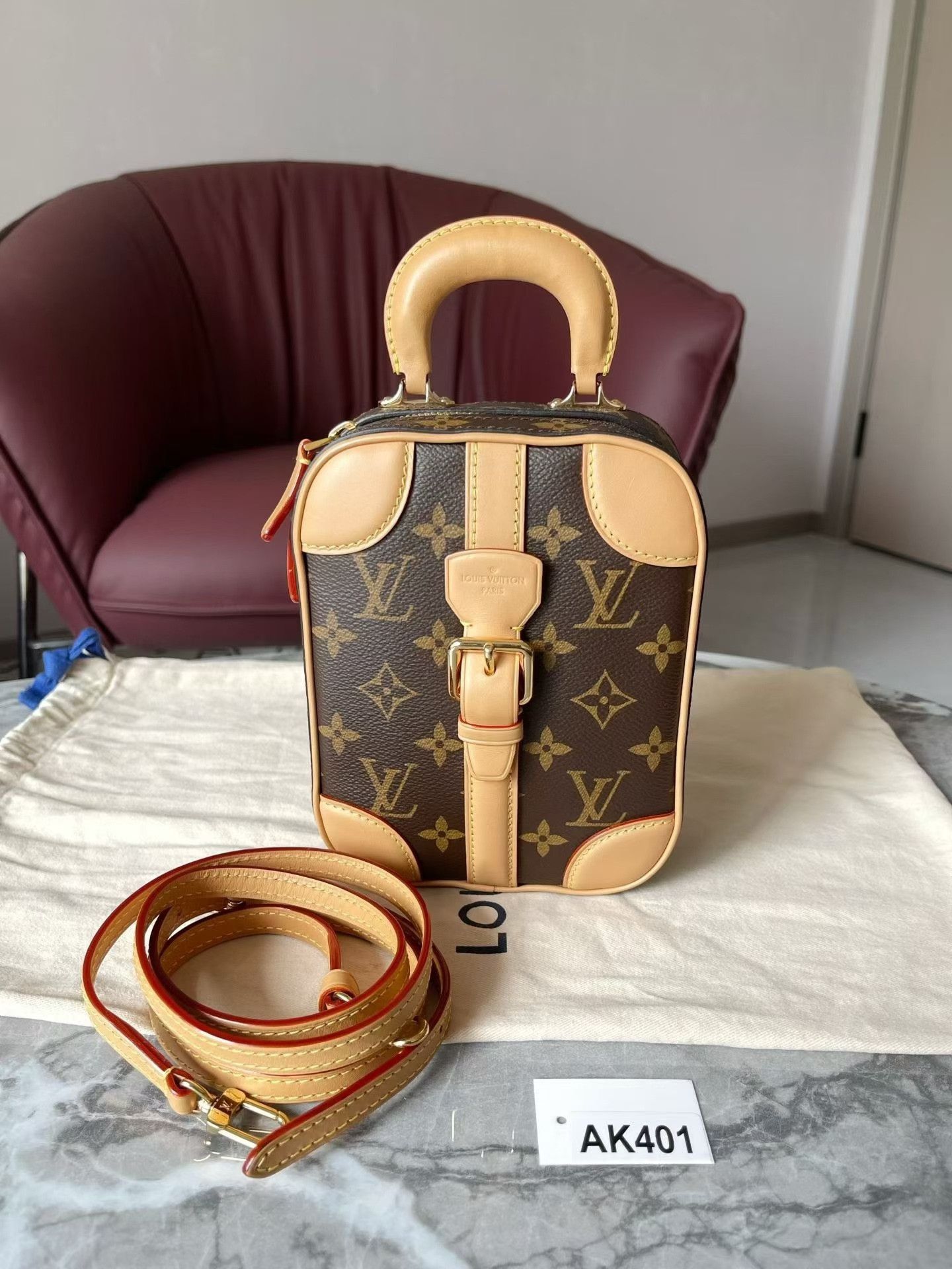 Louis Vuitton Pre-loved Bag Very good condition Size ONE SIZE - 1 Thumbnail