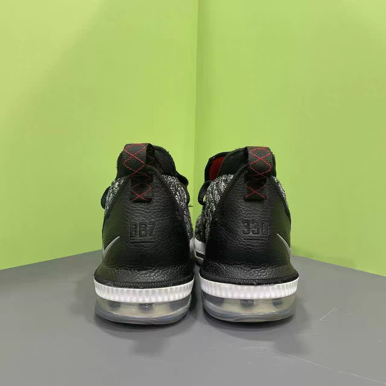 Nike Nike LeBron 16 Oreo Black & White Basketball Shoes K15 Size US 9.5 / EU 42-43 - 6 Thumbnail