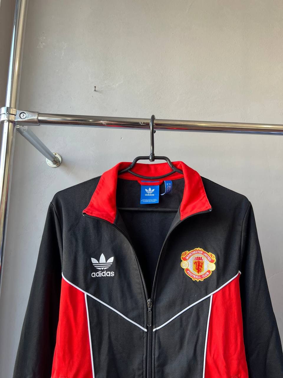 Adidas 1988/90 MANCHESTER UNITED ADIDAS REMAKE SOCCER JACKET SZ S Size US S / EU 44-46 / 1 - 4 Thumbnail