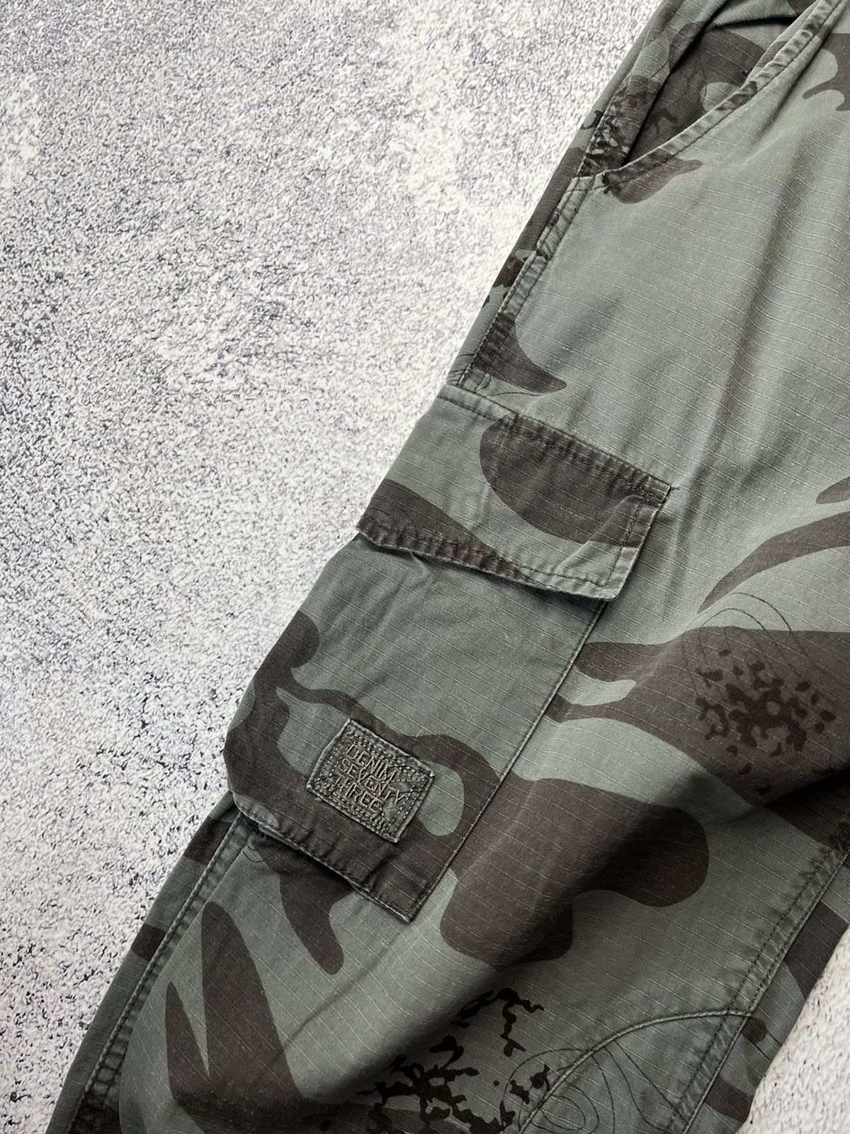 Japanese Brand RARE VINTAGE FADED STREETWEAR CAMO CARGO PANTS Y2K Size US 32 / EU 48 - 8 Thumbnail