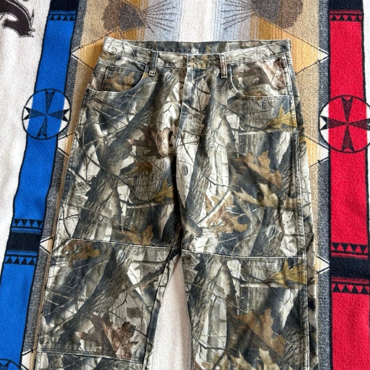 Wrangler VINTAGE Wrangler Realtree Camo Camouflage Double Knee Jeans Size 36x30 Men 90s Y2K Brown Camouflage Pattern Straight Zip Inseam 30 Regular 36 Mens Size US 36 / EU 52 - 4 Thumbnail