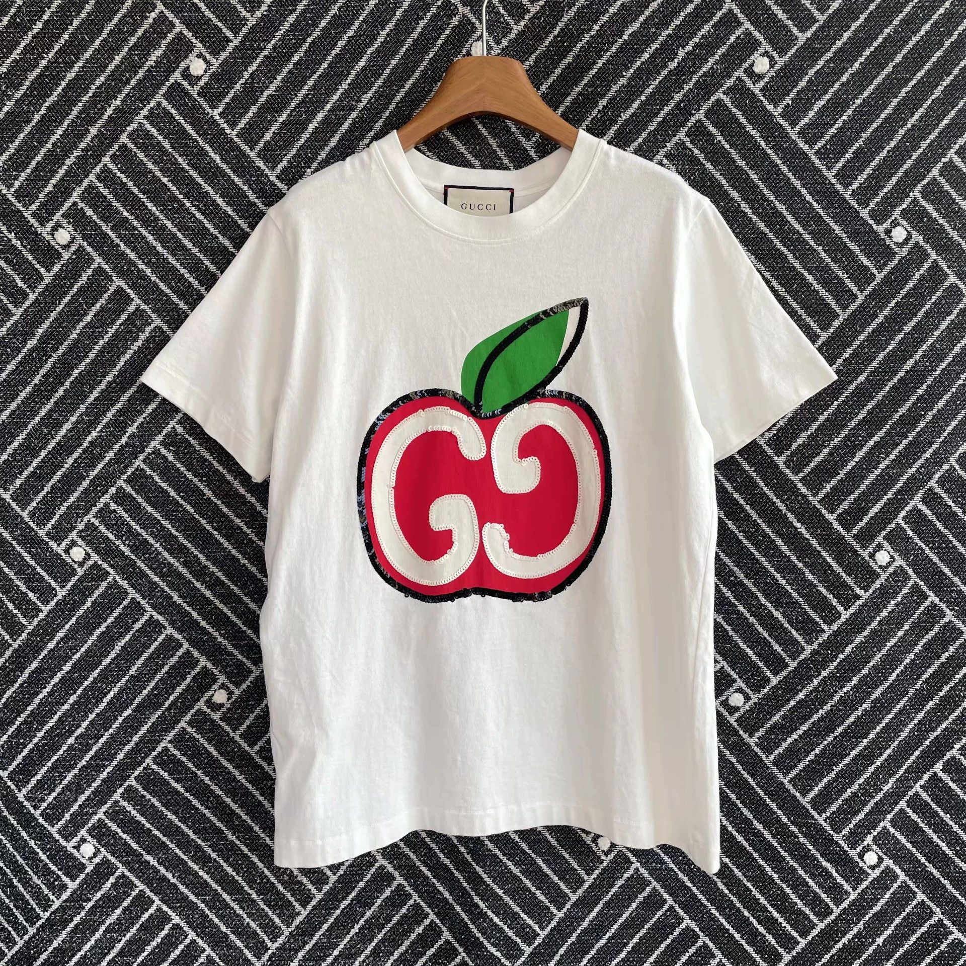Gucci Gucci apple logo white t-shirt L 95 new Size L / US 10 / IT 46 - 1 Thumbnail