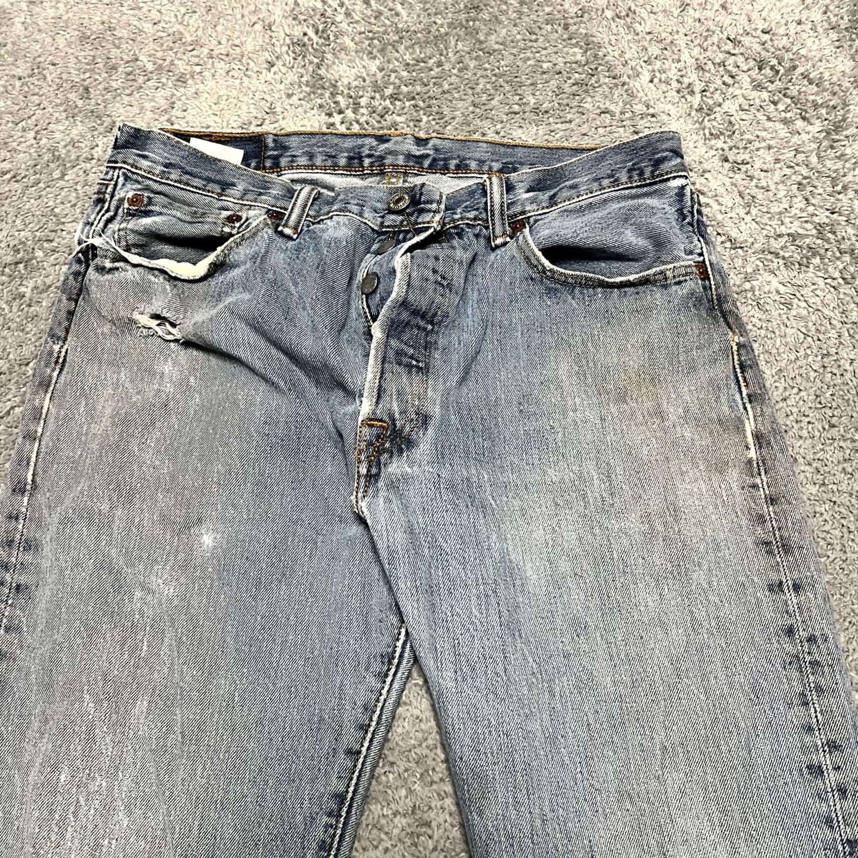 Levi's 1. Specificity: The title is more specific about size and style Size US 34 / EU 50 - 3 Thumbnail