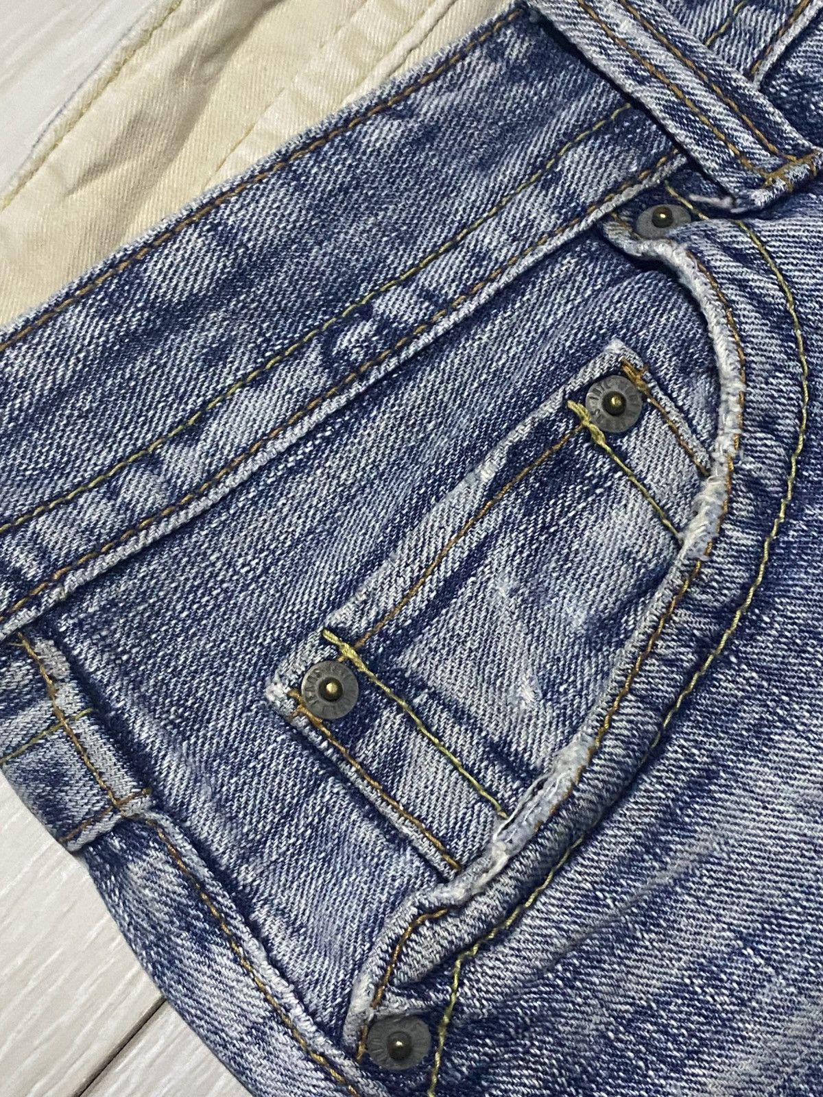 Japanese Brand Vintage Japanese Brand Light Wash Distressed Baggy Jeans Size US 36 / EU 52 - 11 Thumbnail
