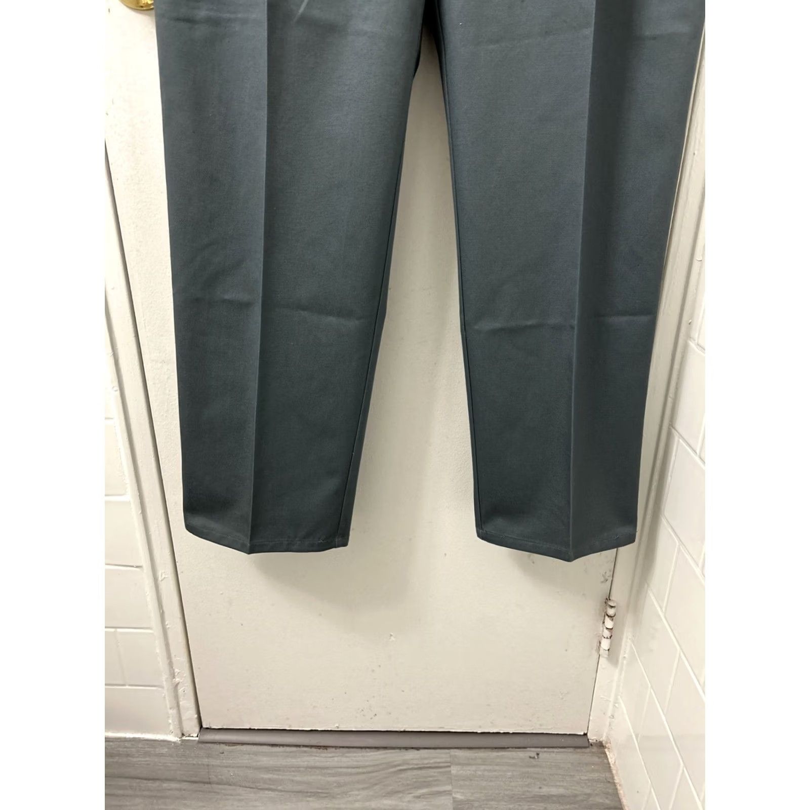 Haggar Haggar Pants Mens 38x30 Navy Blue Wrinkle Free Chino Khaki Pleated 5 Pockets Size US 38 / EU 54 - 3 Thumbnail