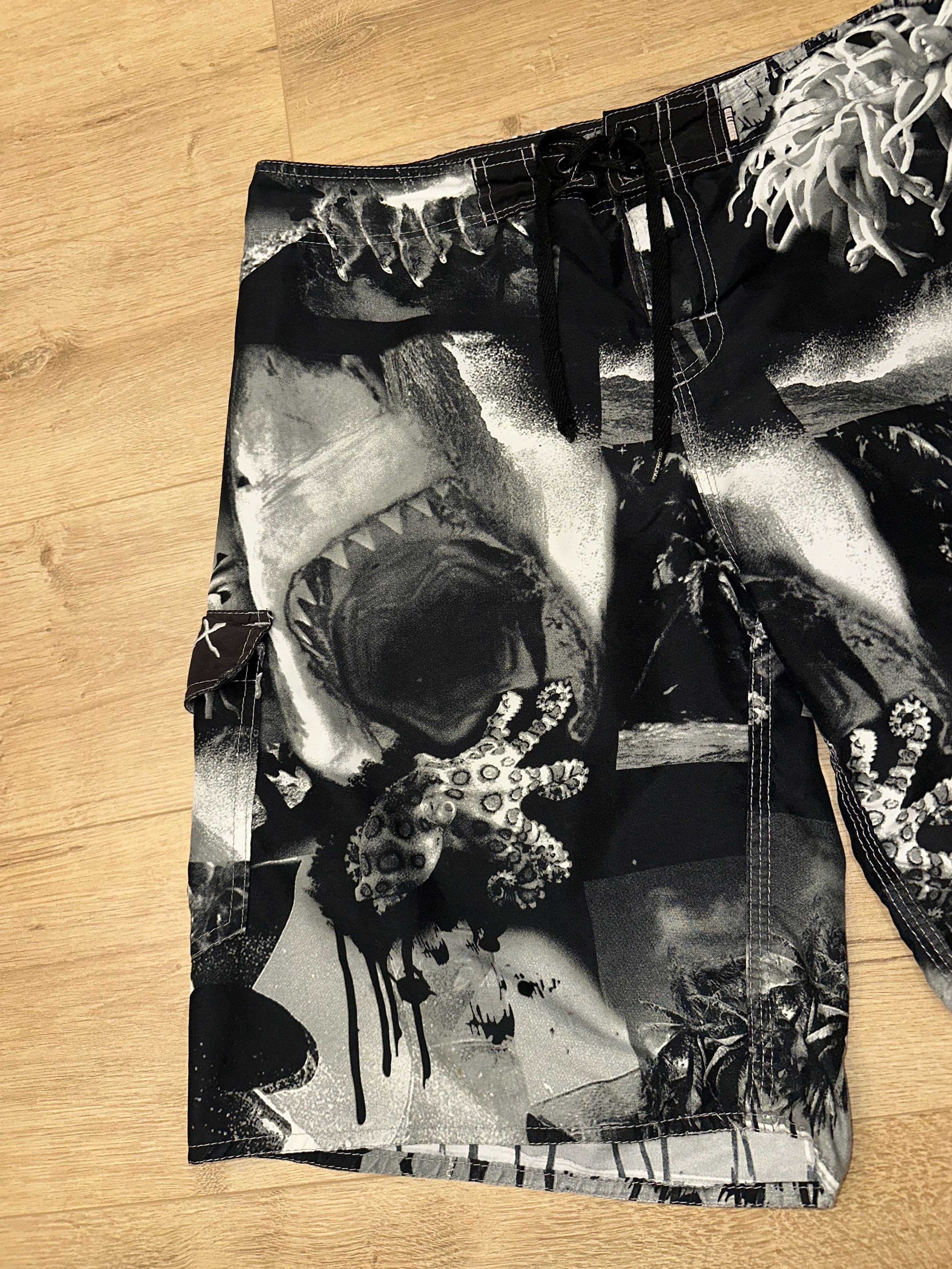 Billabong Billabong Graphic Surf Boardshorts Y2K Skull Print Size 36 Size US 36 / EU 52 - 3 Thumbnail