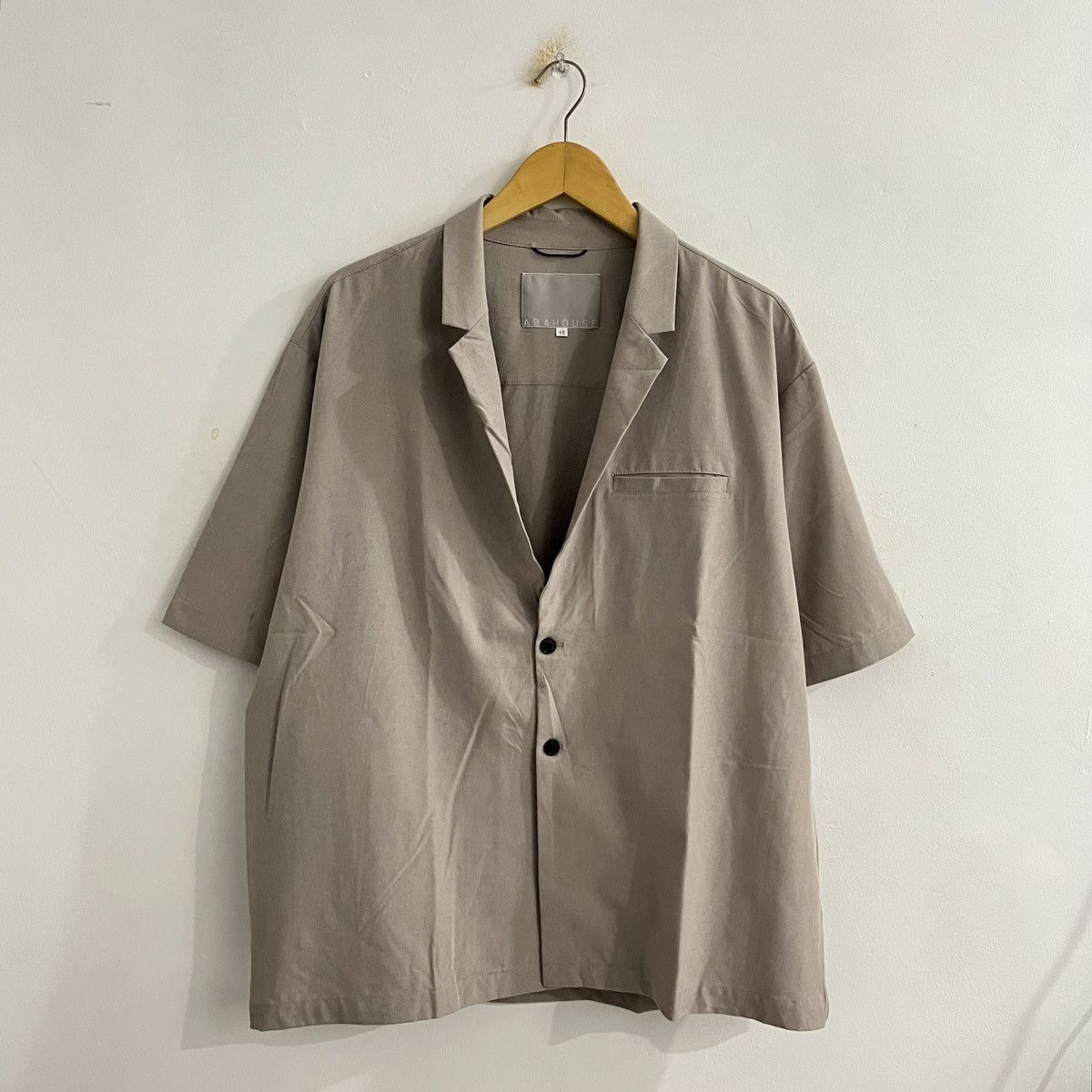 ABAHOUSE Wide Collar Button Up