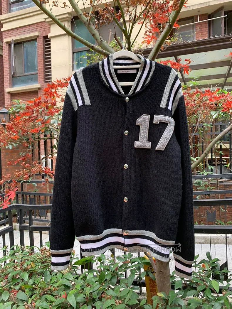 Givenchy Givenchy Number 17 Baseball Jersey, Knit Woolen Coat Size US S / EU 44-46 / 1 - 1 Thumbnail