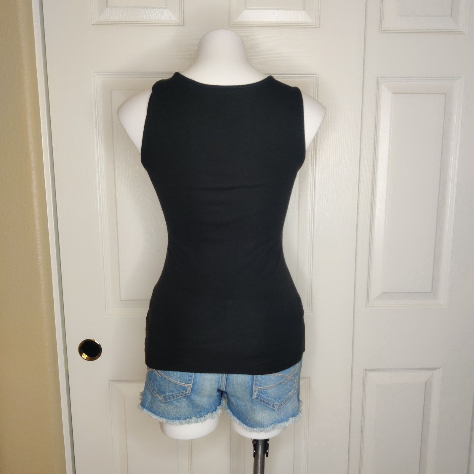 Ann Taylor Ann Taylor fitted crochet peek-a-boo sleeveless top sz XS Size XS / US 0-2 / IT 36-38 - 4 Thumbnail