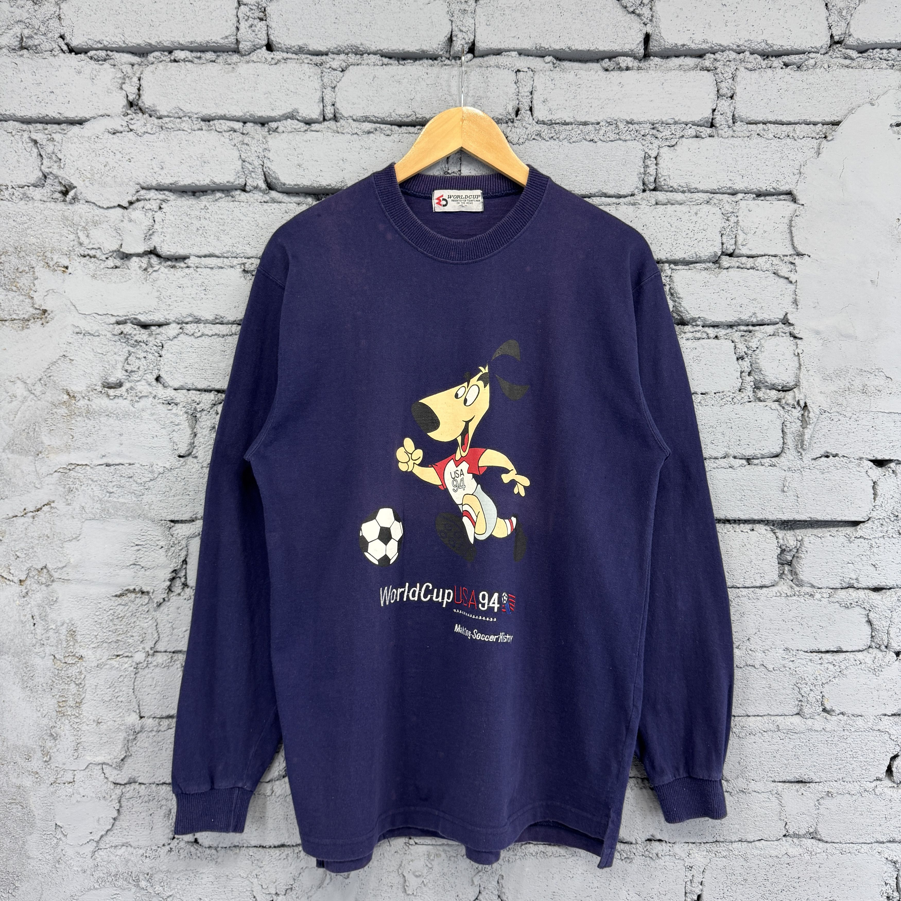 Vintage Vintage Official 94 World Cup USA Crewneck Faded Sweatshirt Size US L / EU 52-54 / 3 - 1 Thumbnail
