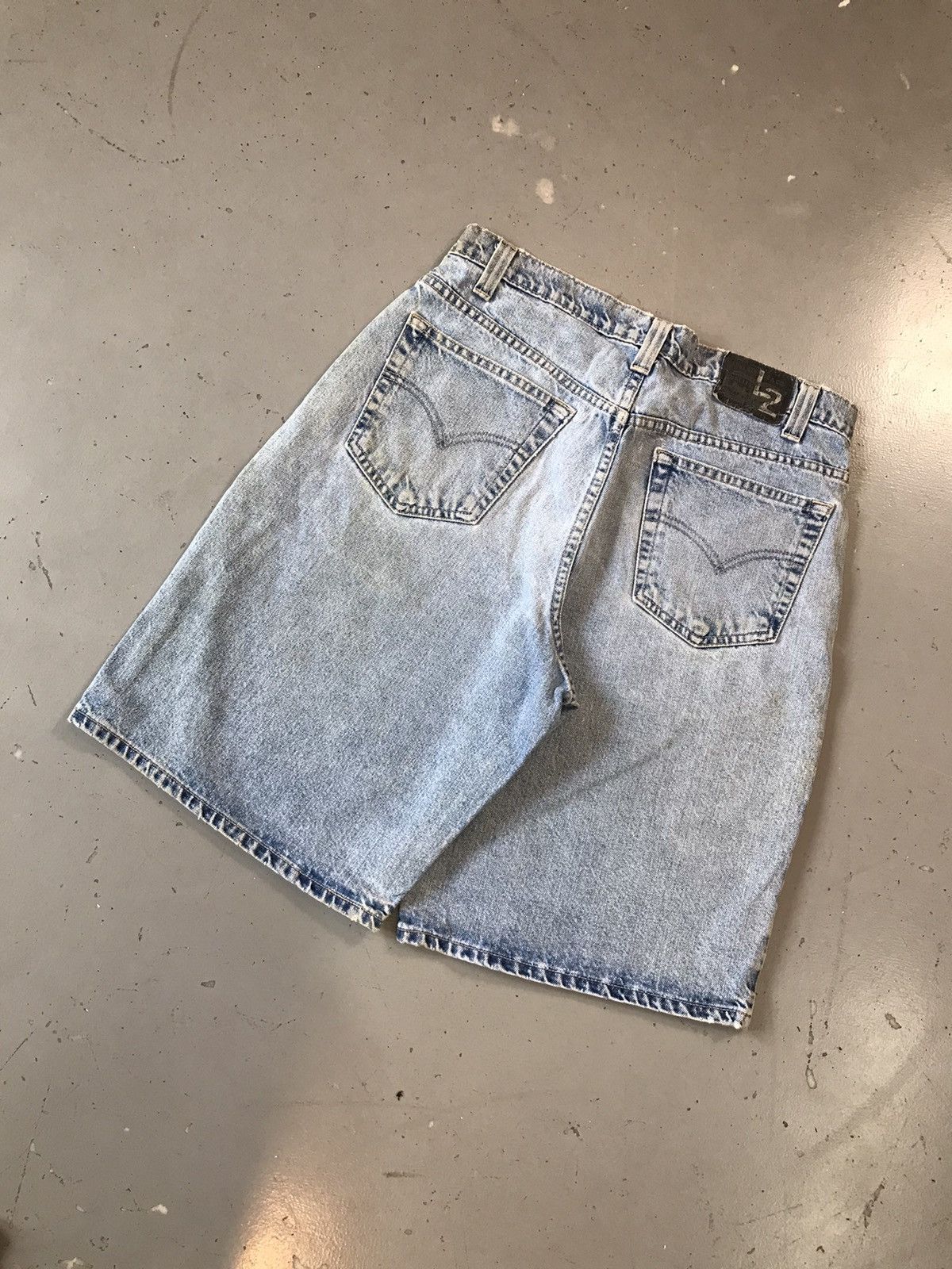 Levi's Vintage Levi’s Strauss & co boxy fit denim short Size US 34 / EU 50 - 9 Thumbnail