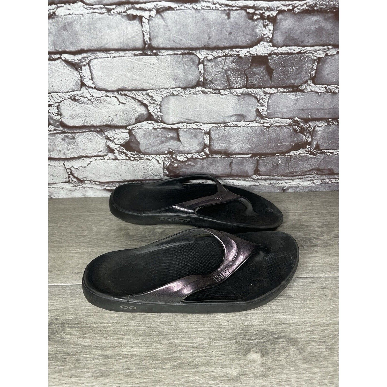 Other Oofos Oolala Cabernet Metallic Purple Recovery Thong Sandals Size US 9 / IT 39 - 16 Thumbnail