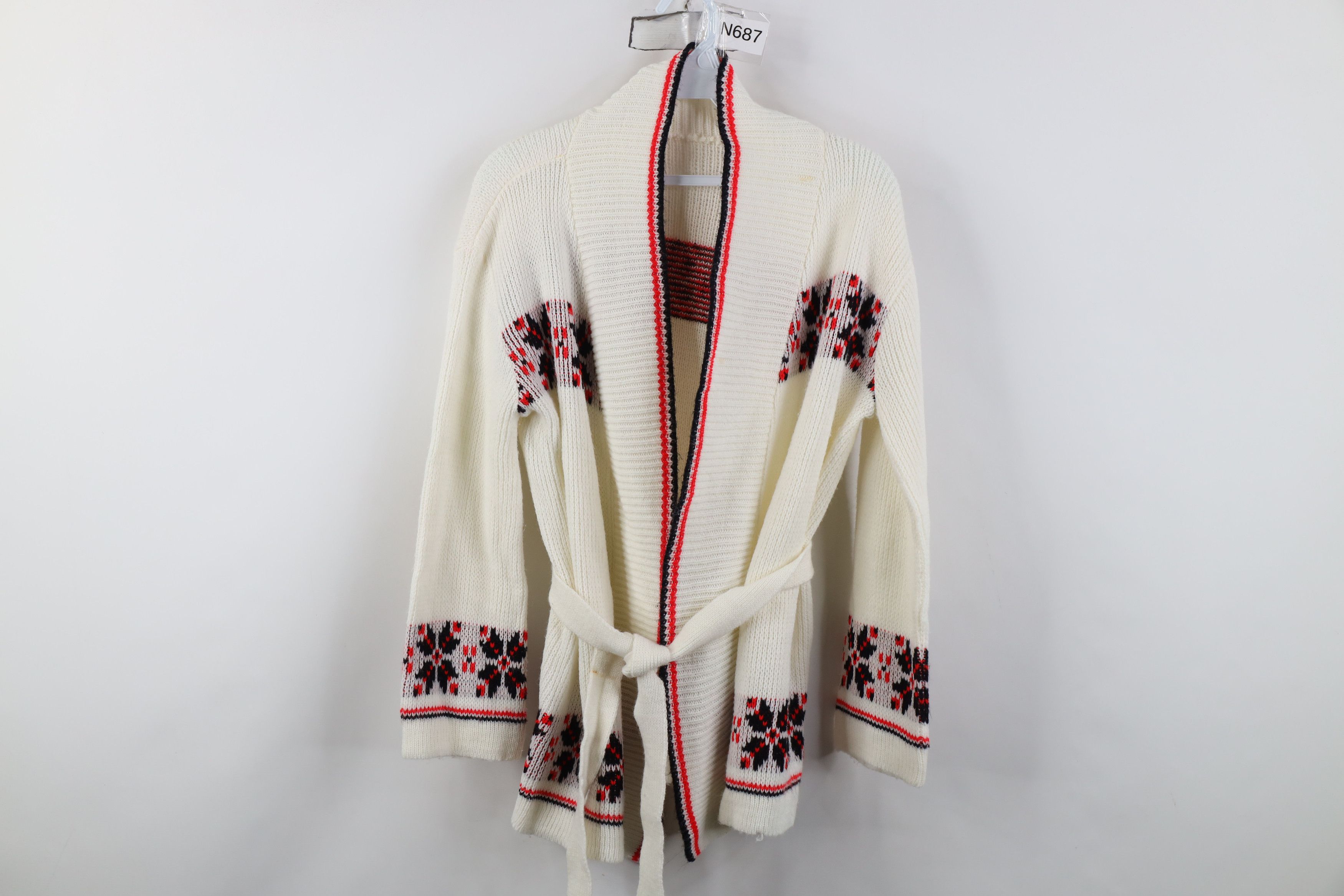 Vintage Vintage 70s Streetwear Belted Snowflake Cardigan Sweater USA Size L / US 10 / IT 46 - 1 Thumbnail
