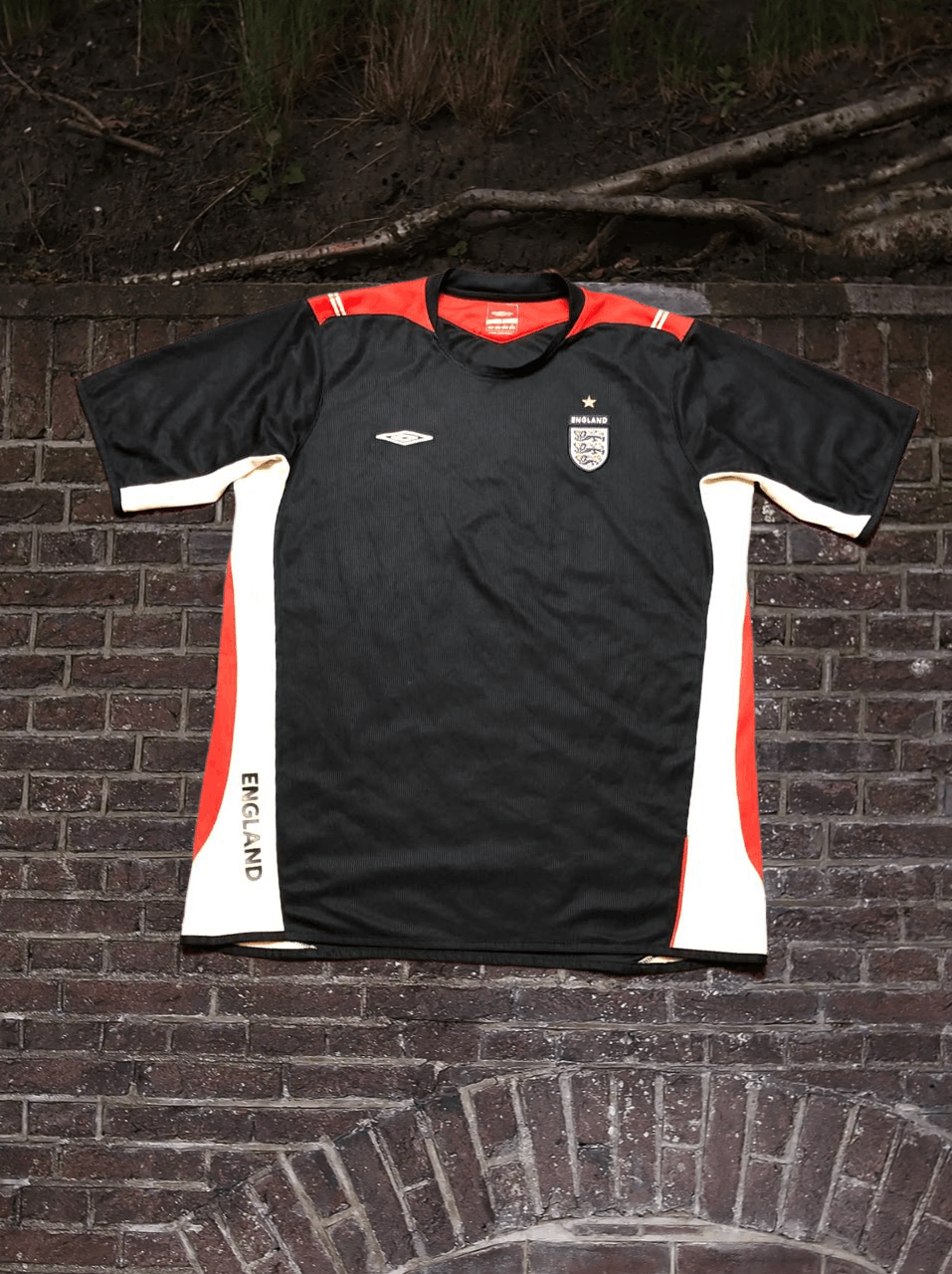 Umbro Jerseys Vintage football Umbro England logo T-shirt Y2K Size US L / EU 52-54 / 3 - 1 Thumbnail