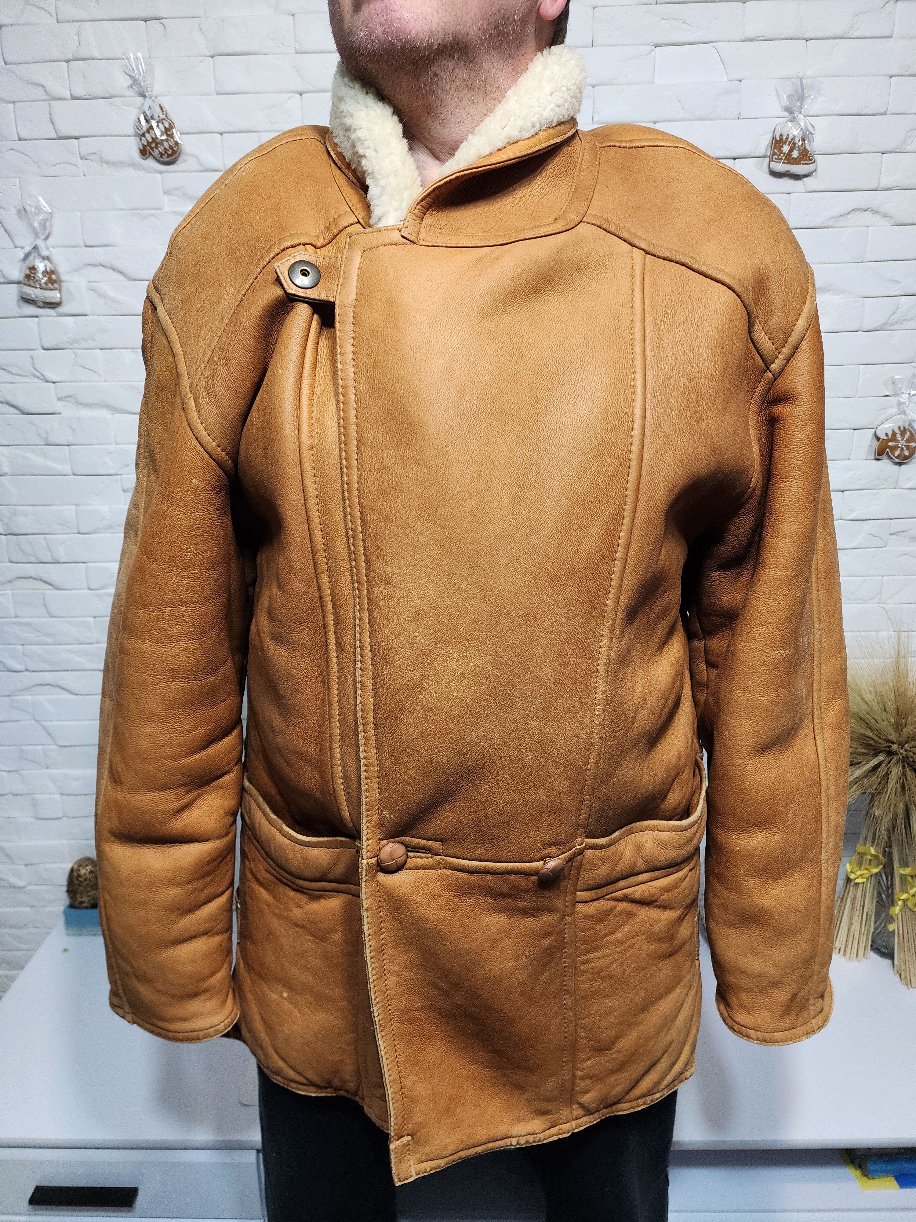 Uniqlo Men's Brown Sheepskin Coat: Genuine Fur, Button Front Size US XL / EU 56 / 4 - 1 Thumbnail
