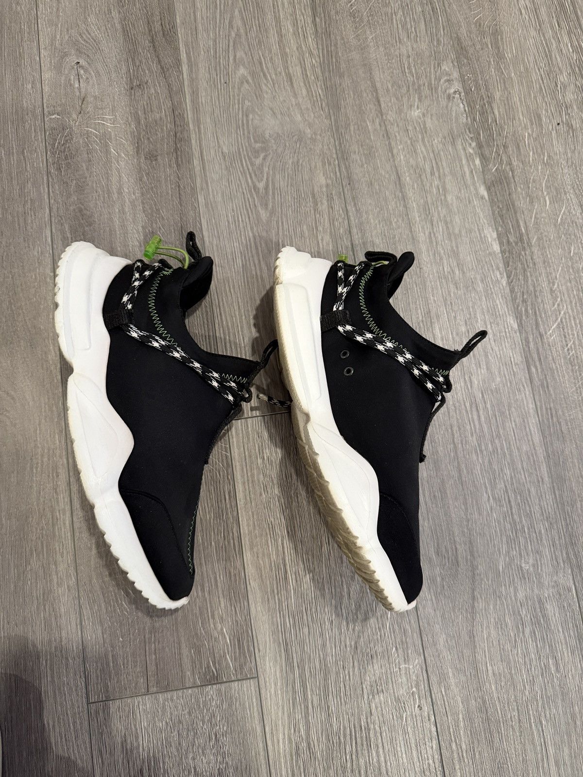 John Geiger 002 Low By John Geiger Size US 10 / EU 43 - 2 Thumbnail