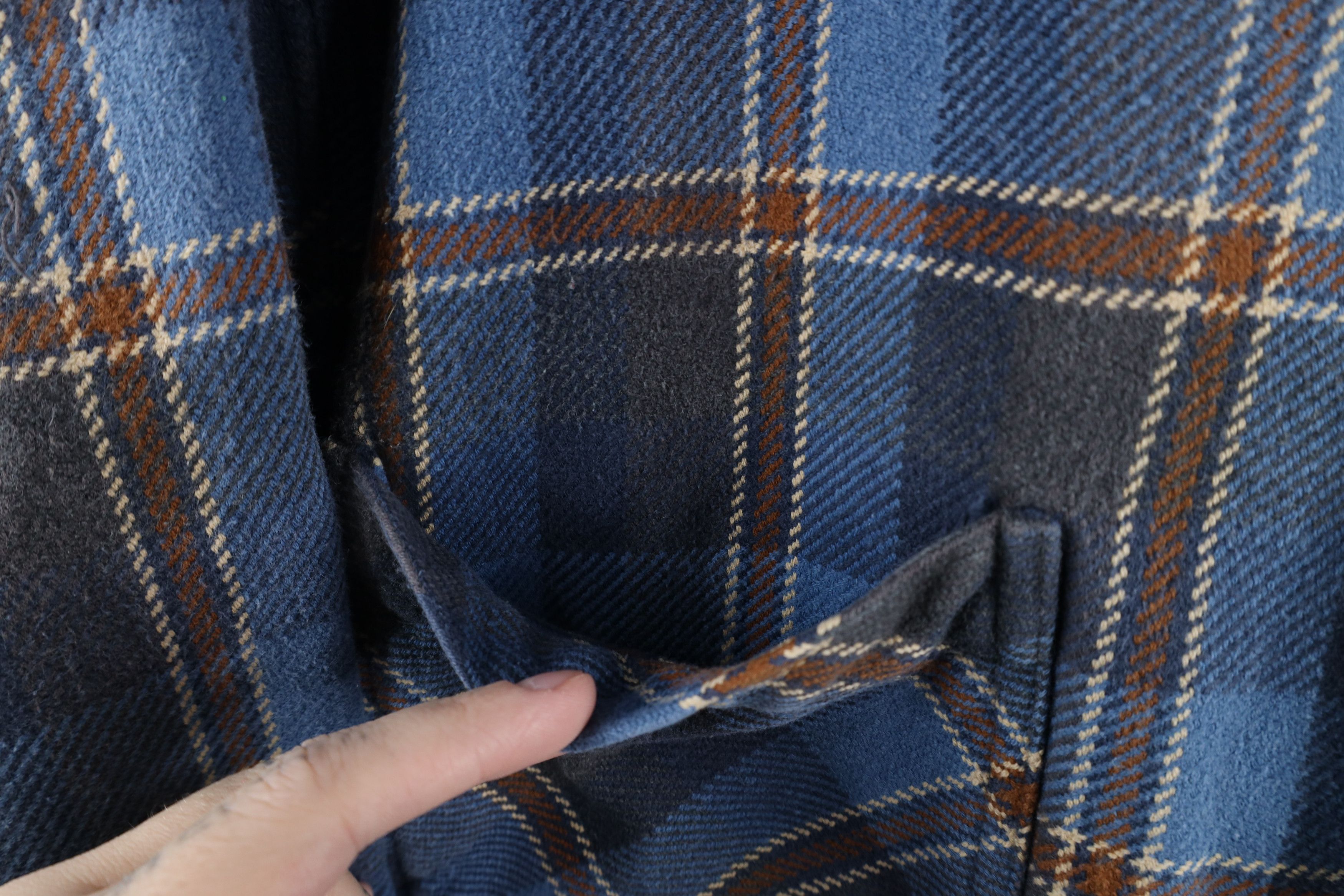 Vintage Vintage 90s Streetwear Heavyweight Button Shirt Plaid Size US L / EU 52-54 / 3 - 4 Thumbnail