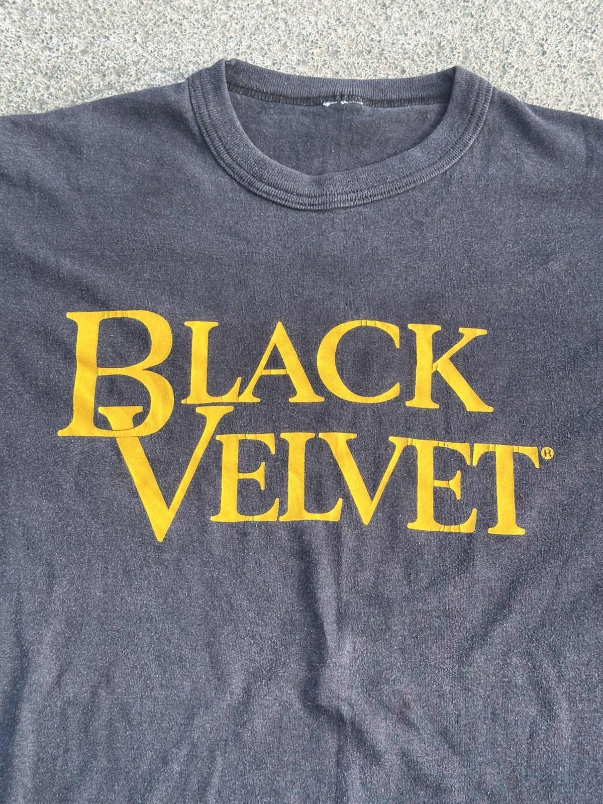 Other Vintage Black Velvet Canadian Whisky Promo T-shirt Size US L / EU 52-54 / 3 - 2 Thumbnail