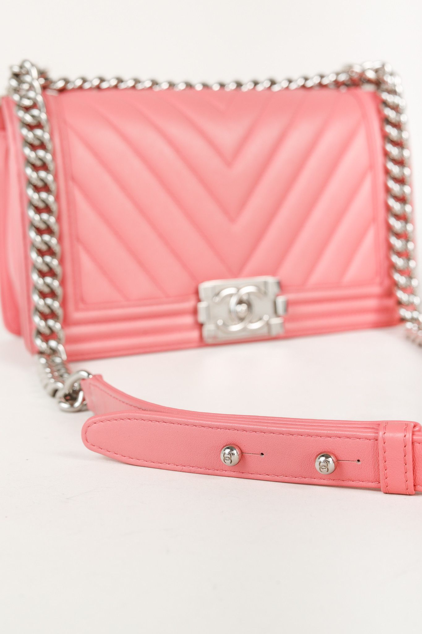 Chanel Chanel Boy Medium Pink Calfskin Chevron Flap Shoulder Bag Size ONE SIZE - 8 Thumbnail