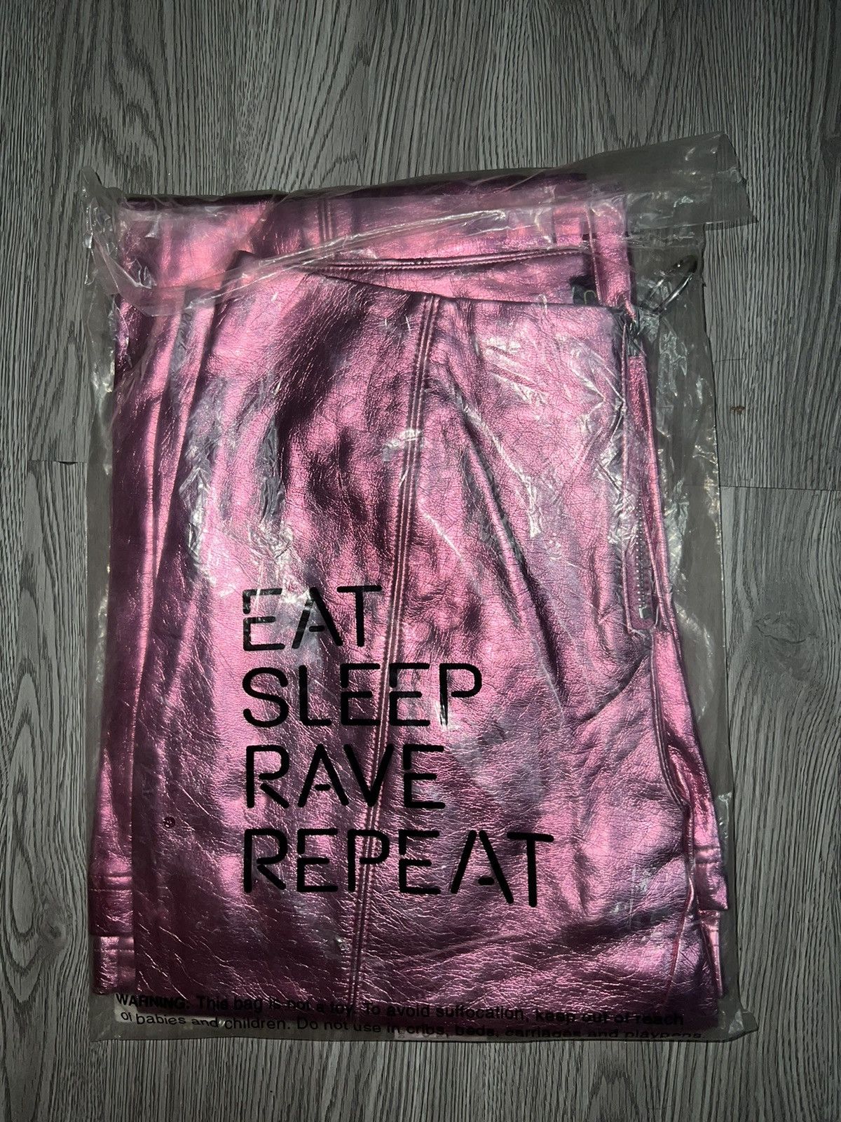 Dolls Kill Club Exx metallic faux leather flare pant 🎀💗 Size 26" / US 2 / IT 38 - 5 Thumbnail