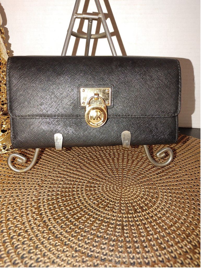 Michael Kors Michael Kors Hamilton Traveler Large Flap Wallet Size ONE SIZE - 1 Thumbnail