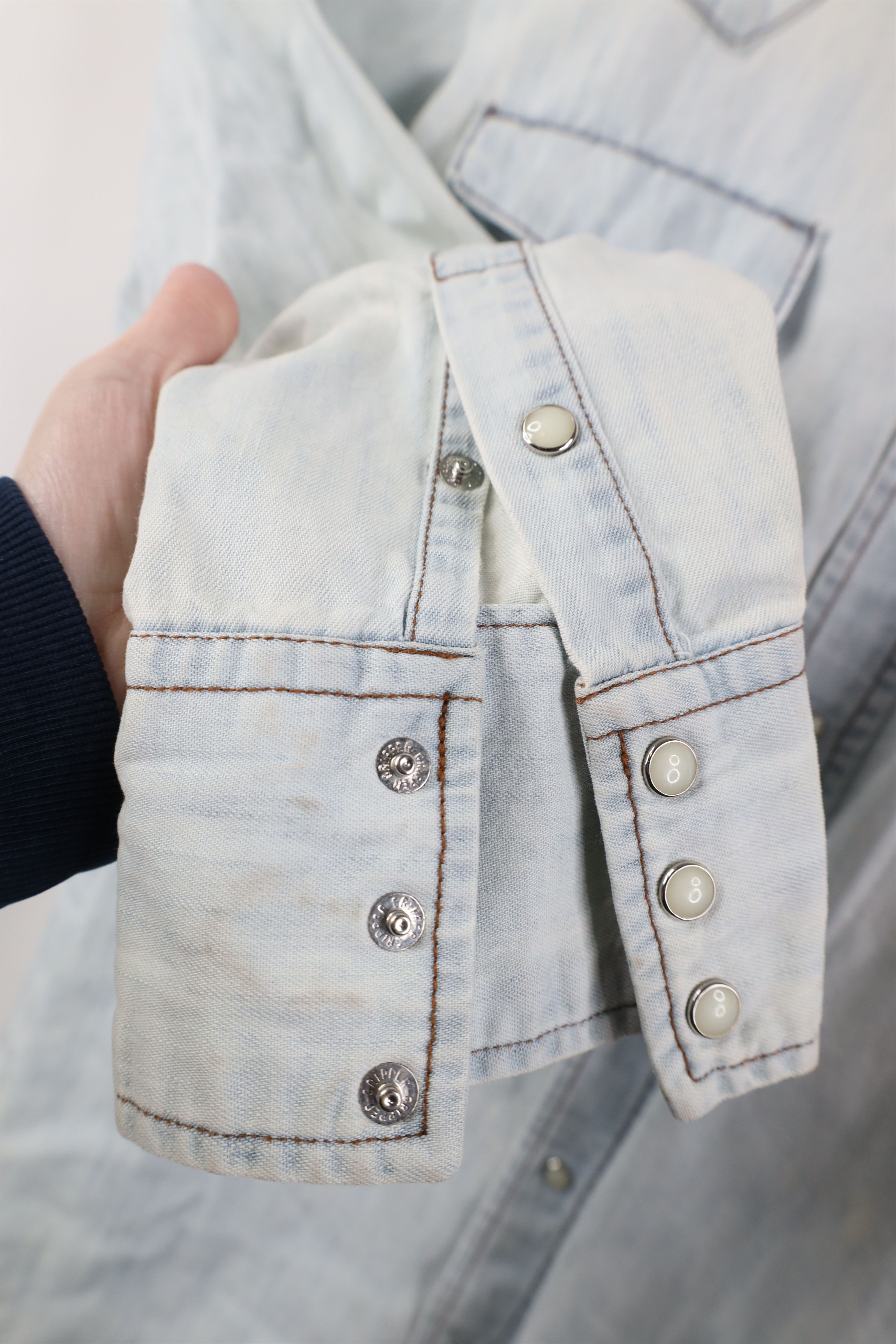 Wrangler Vintage 90s Wrangler Acid Wash Denim Snap Button Shirt Size US XL / EU 56 / 4 - 8 Thumbnail