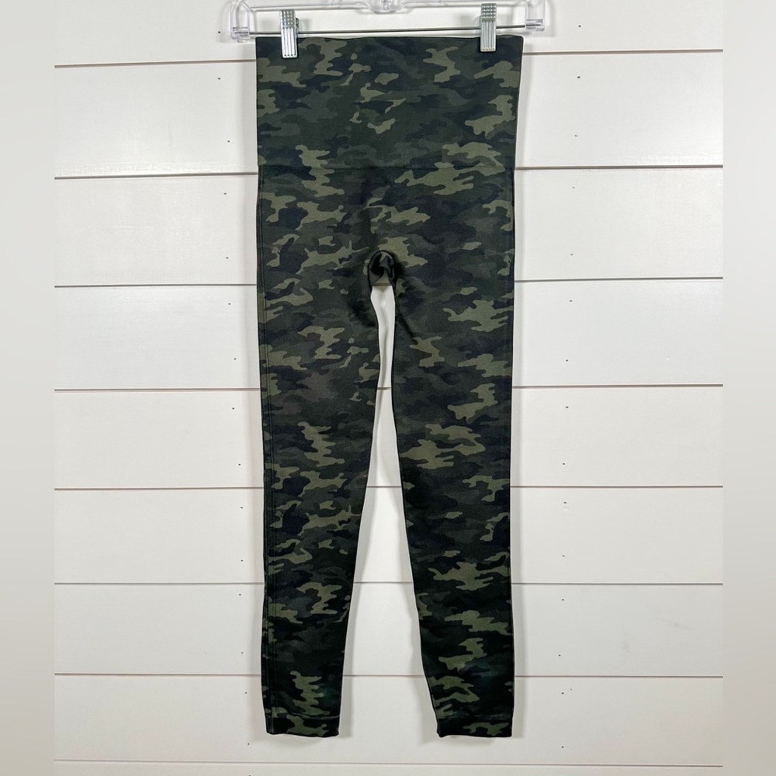 Spanx Spanx Seamless Dark Green Camo Leggings Medium, MSRP $68 Size 30" / US 8 / IT 44 - 5 Thumbnail