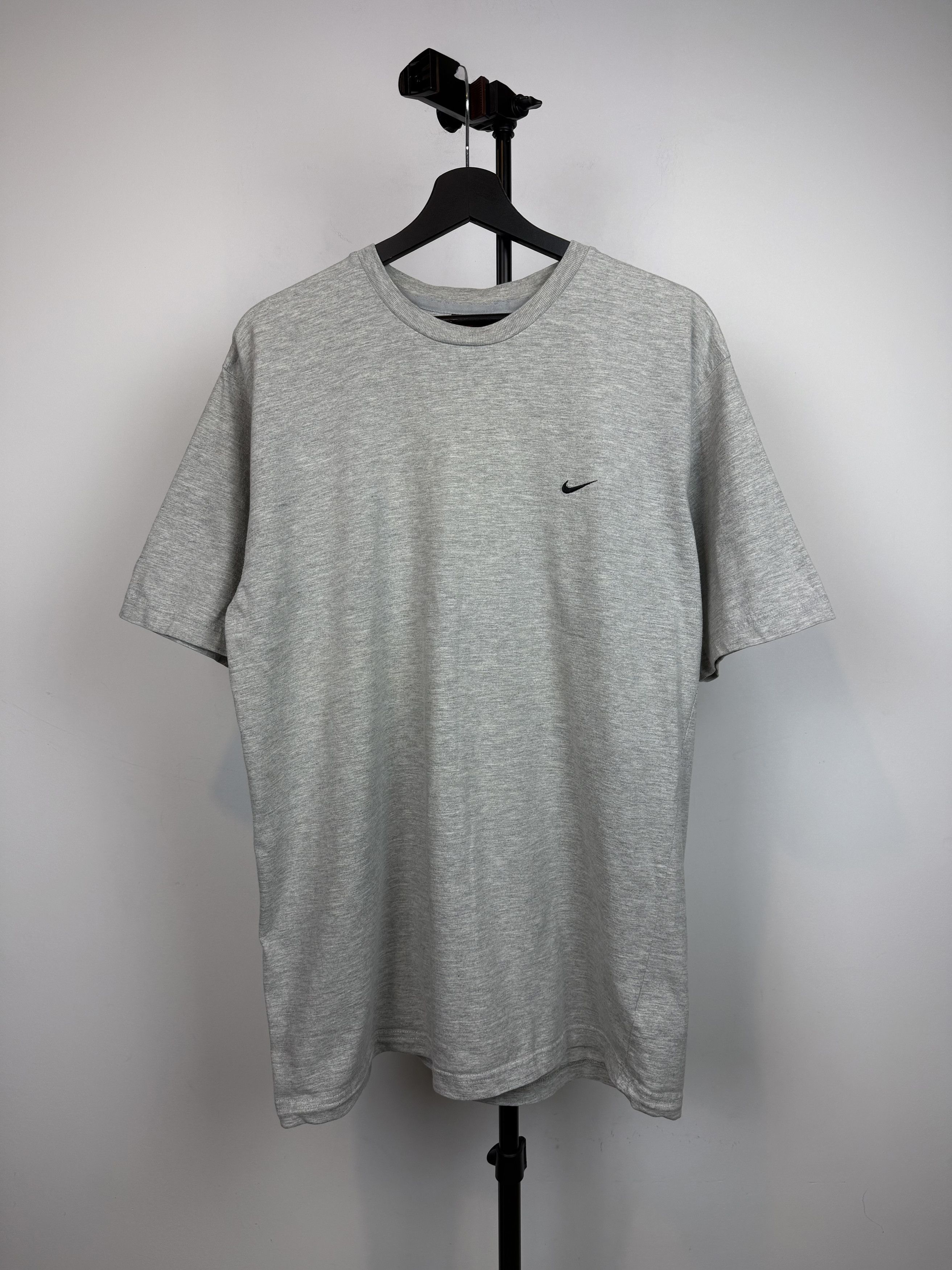 Nike Vintage 90s Nike Swoosh Logo T-shirt Grey Size XL Size US XL / EU 56 / 4 - 1 Thumbnail