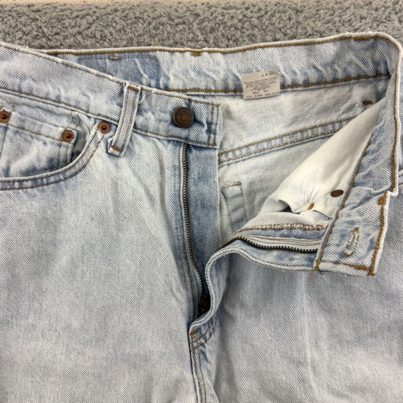Levi's VINTAGE Levi's 512 Jeans Womens Slim 26x32 Light Wash 90s USA Jeans Size 30" / US 8 / IT 44 - 4 Thumbnail