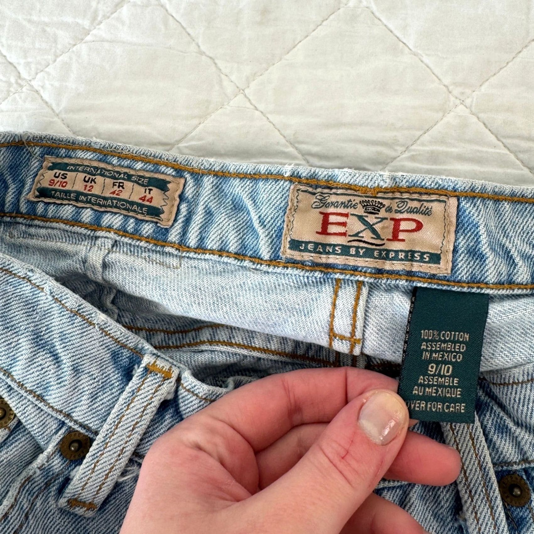 Express VINTAGE EXP Jeans by Express High Rise Tapered Mom Jeans Light Wash 9/10 Womens Size 32" / US 10 / IT 46 - 3 Thumbnail
