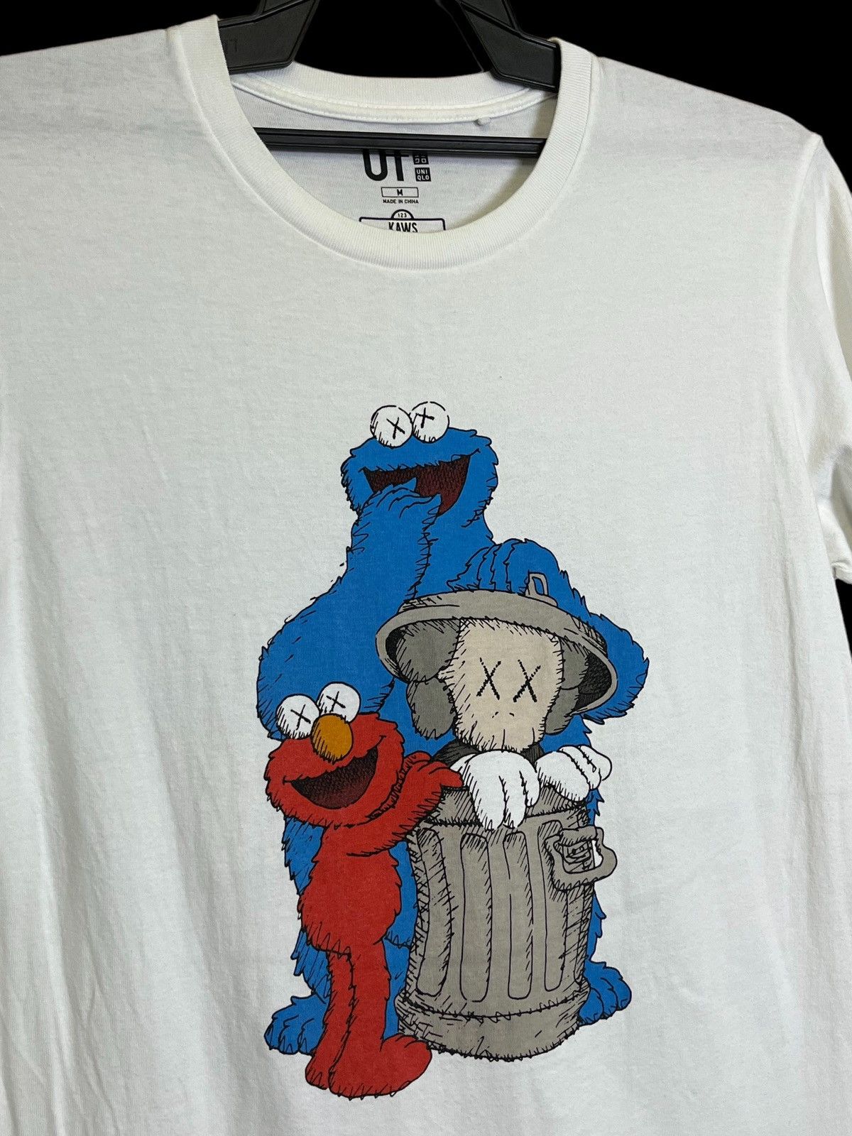 Kaws × Uniqlo GRAIL🔥UNIQLO x KAWS x SESAME STREET COLLABORATION T SHIRT Size US M / EU 48-50 / 2 - 4 Thumbnail