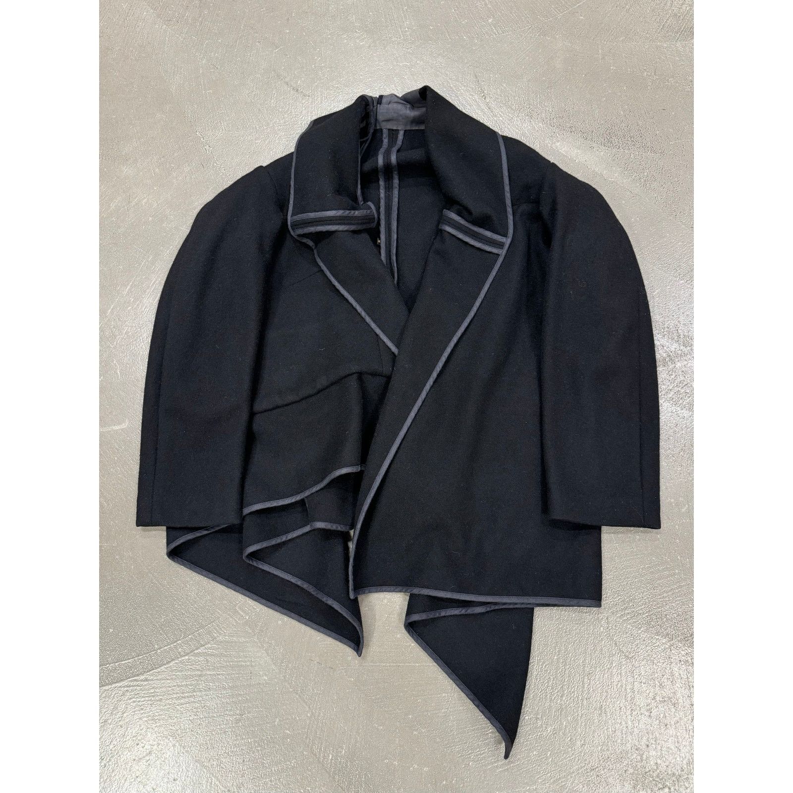 Comme des Garcons 1990s Comme des Garçons asymmetrical wool jacket Size US M / EU 48-50 / 2 - 1 Thumbnail