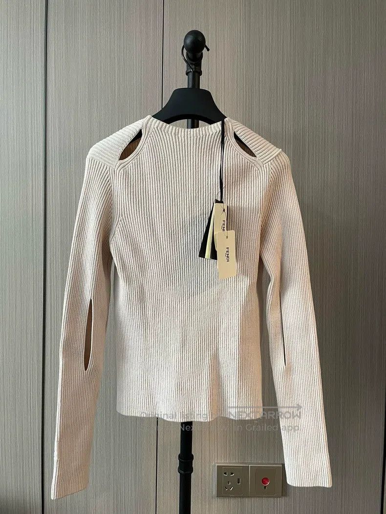 Fendi Fendi The lady's pinkish-white top Size XS / US 0-2 / IT 36-38 - 2 Thumbnail